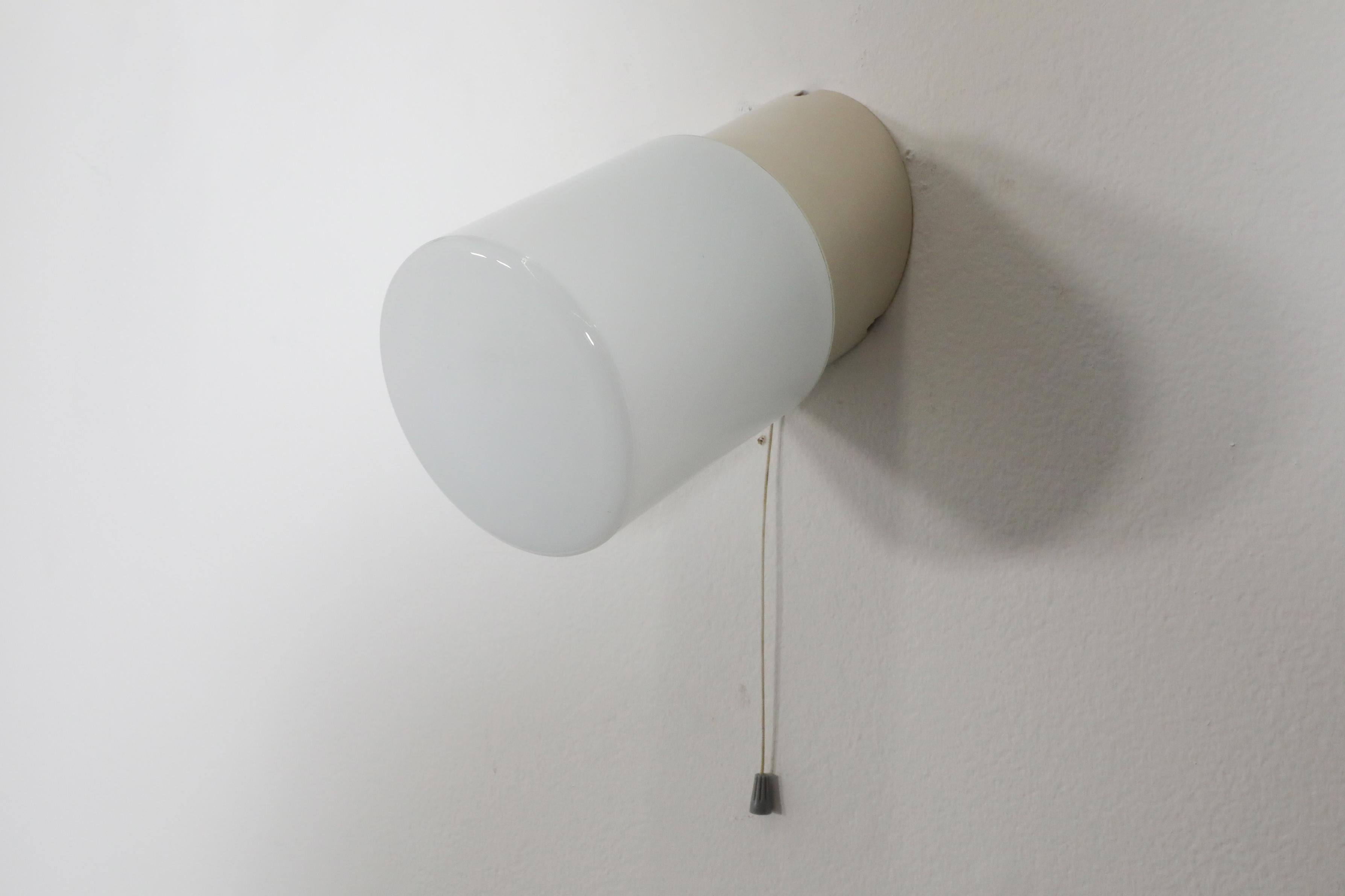 1950's White Cylindrical Wall Sconce with Cream Bakelite Base and Pull Switch For Sale 2