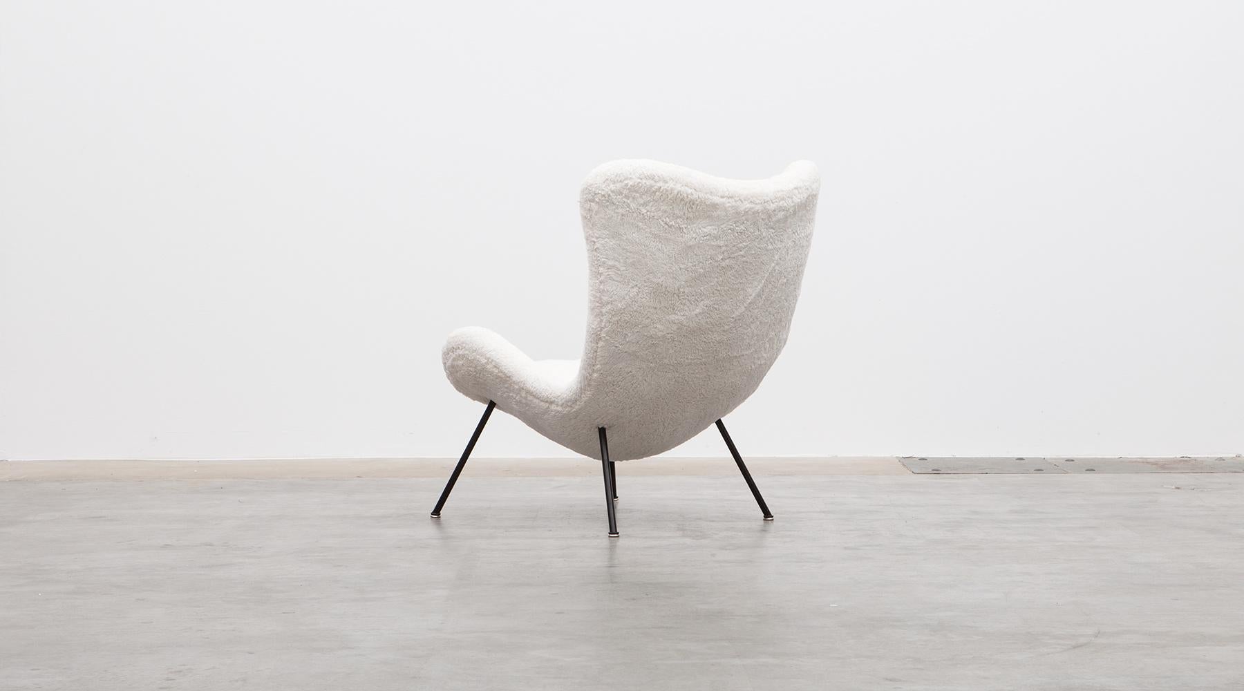 1950s White Faux Fur on black metal legs Lounge Chair by Fritz Neth 'a' In Good Condition In Frankfurt, Hessen, DE