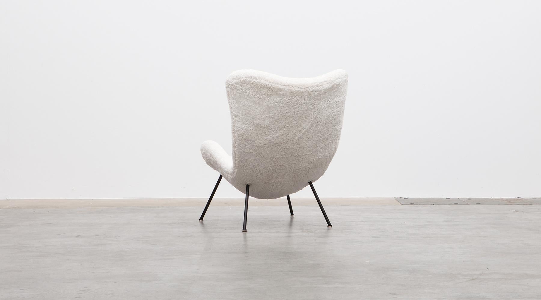 Mid-20th Century 1950s White Faux Fur on black metal legs Lounge Chair by Fritz Neth 'a'