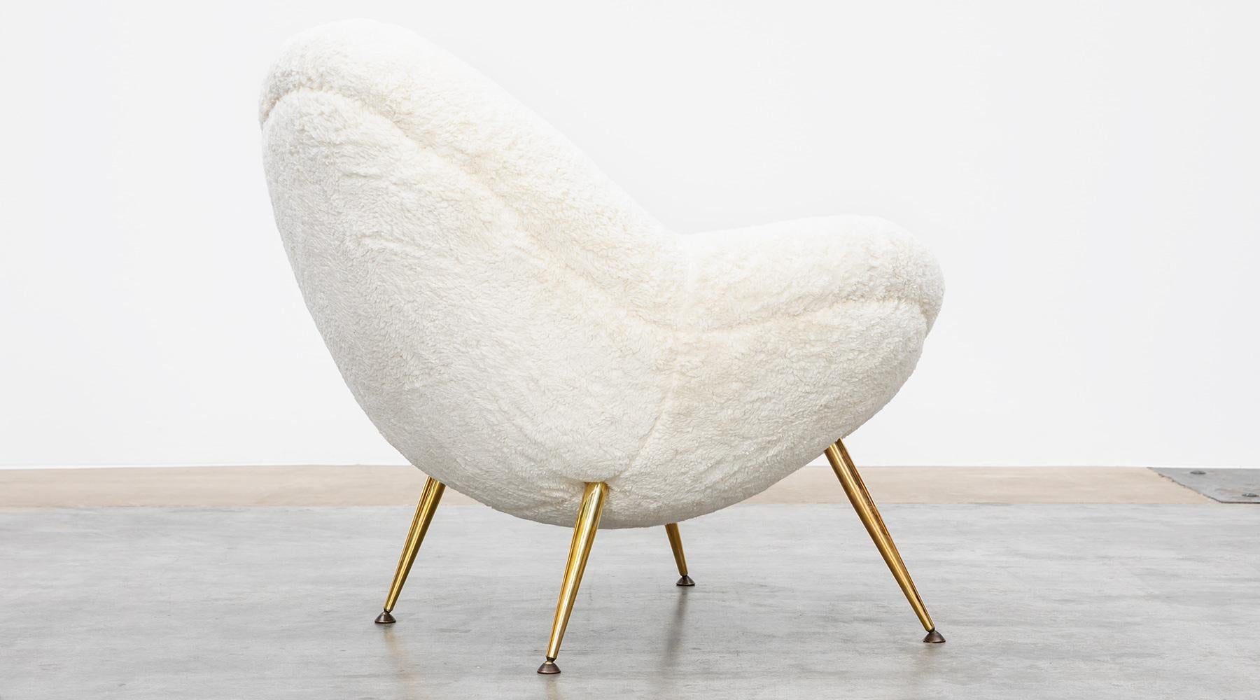 1950s White Faux Fur on Brass Legs Single Lounge Chair by Fritz Neth 'b' In Good Condition For Sale In Frankfurt, Hessen, DE