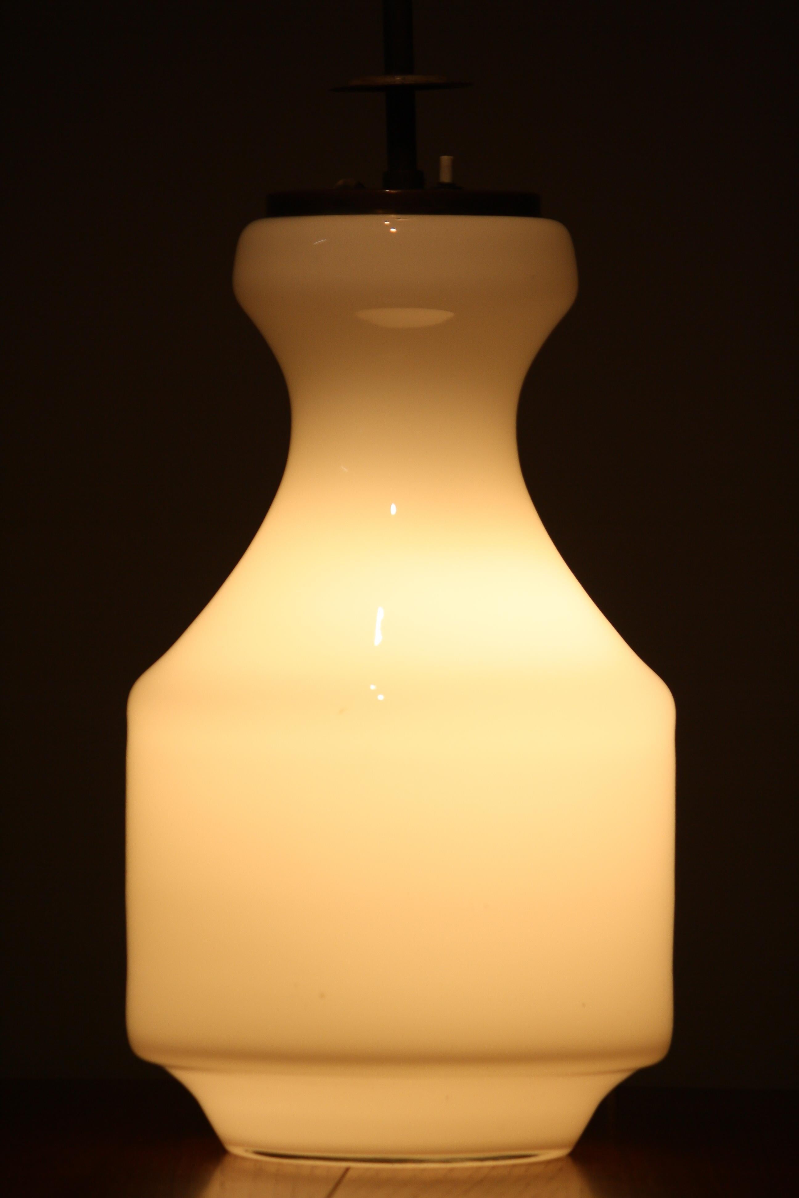 1950s, White Glass Vase Table / Floor Lamp with Internal Lighting by Murano In Good Condition In Silvolde, Gelderland