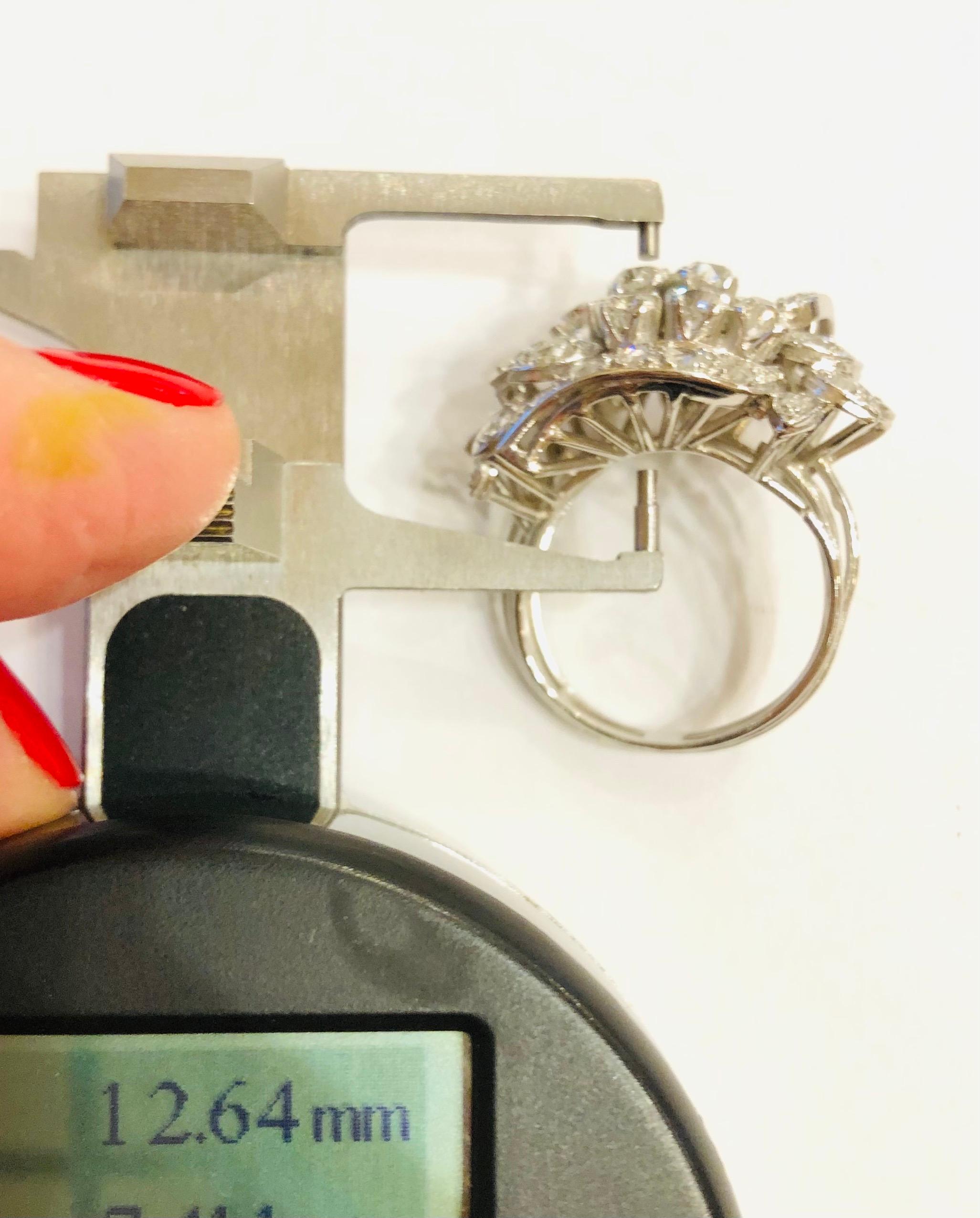 1950s 18k White Gold and 2 Carat Diamonds Cocktail Ring For Sale 2