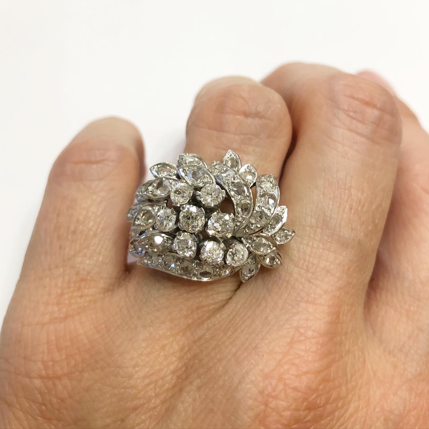 Bague cocktail en or blanc 18 carats et diamants de 2 carats, années 1950 Bon état - En vente à Pamplona, Navarra