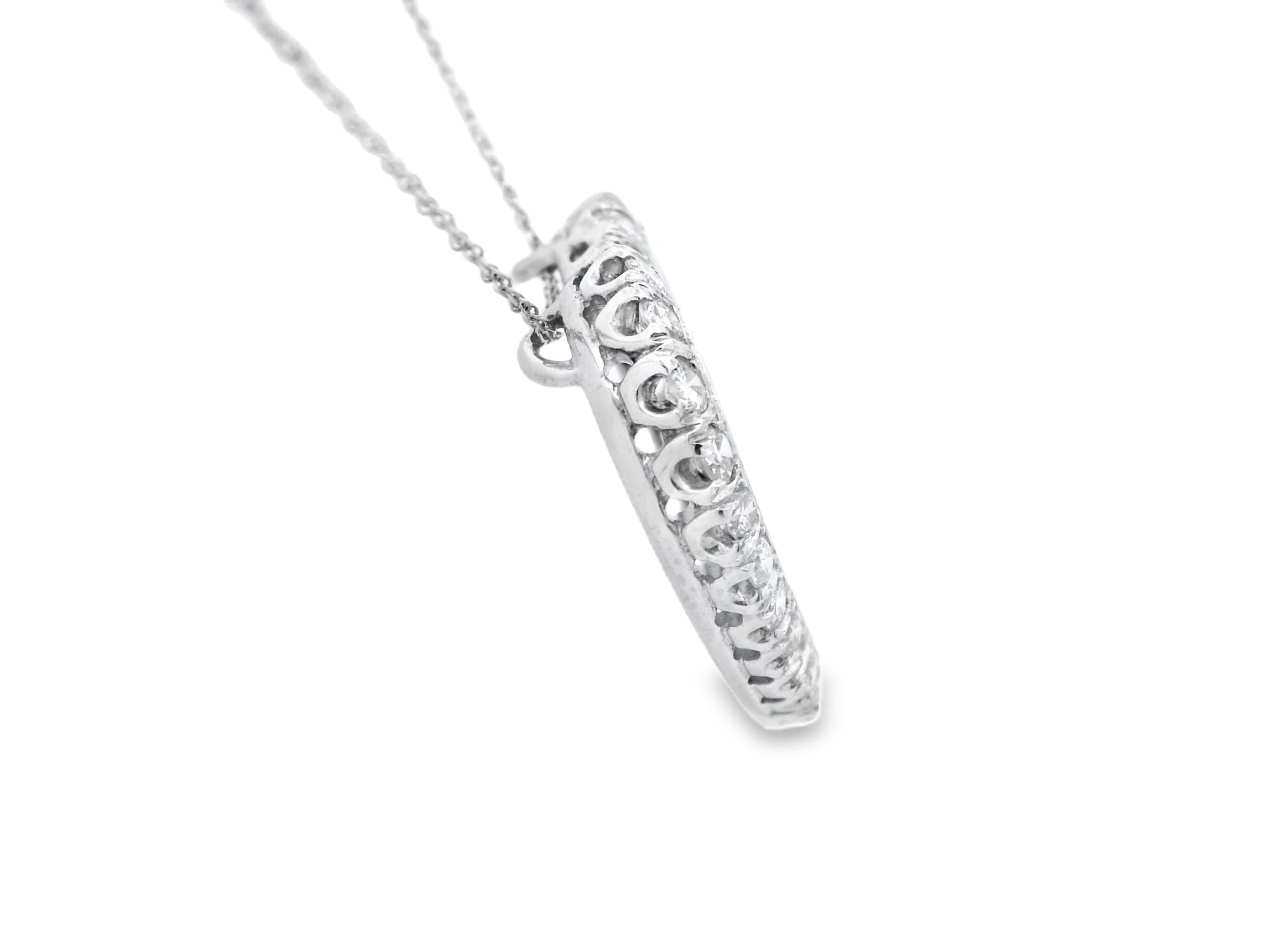 1950s White Gold Diamond Heart Pendant Necklace Pour femmes en vente