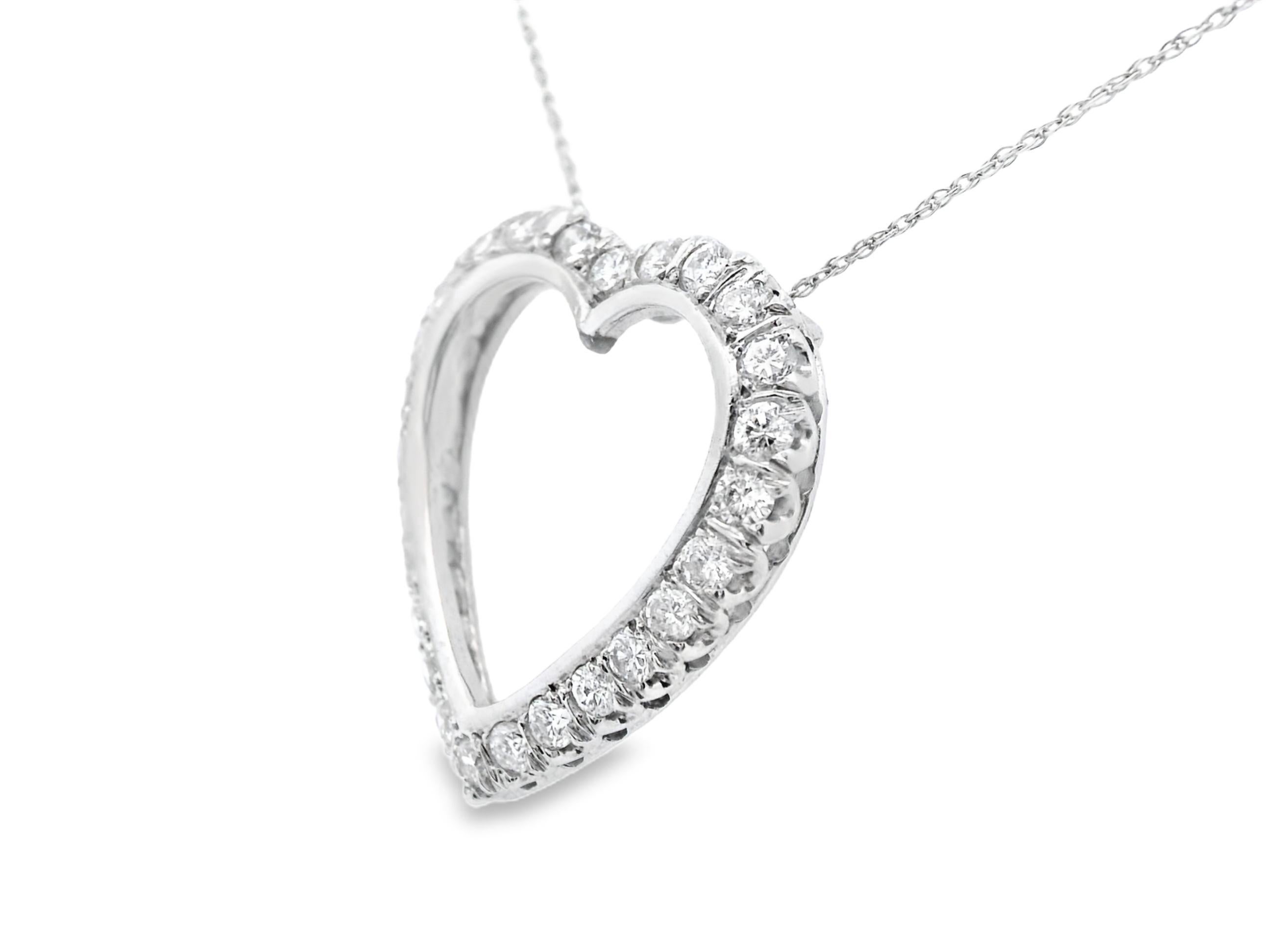 1950s White Gold Diamond Heart Pendant Necklace en vente 3