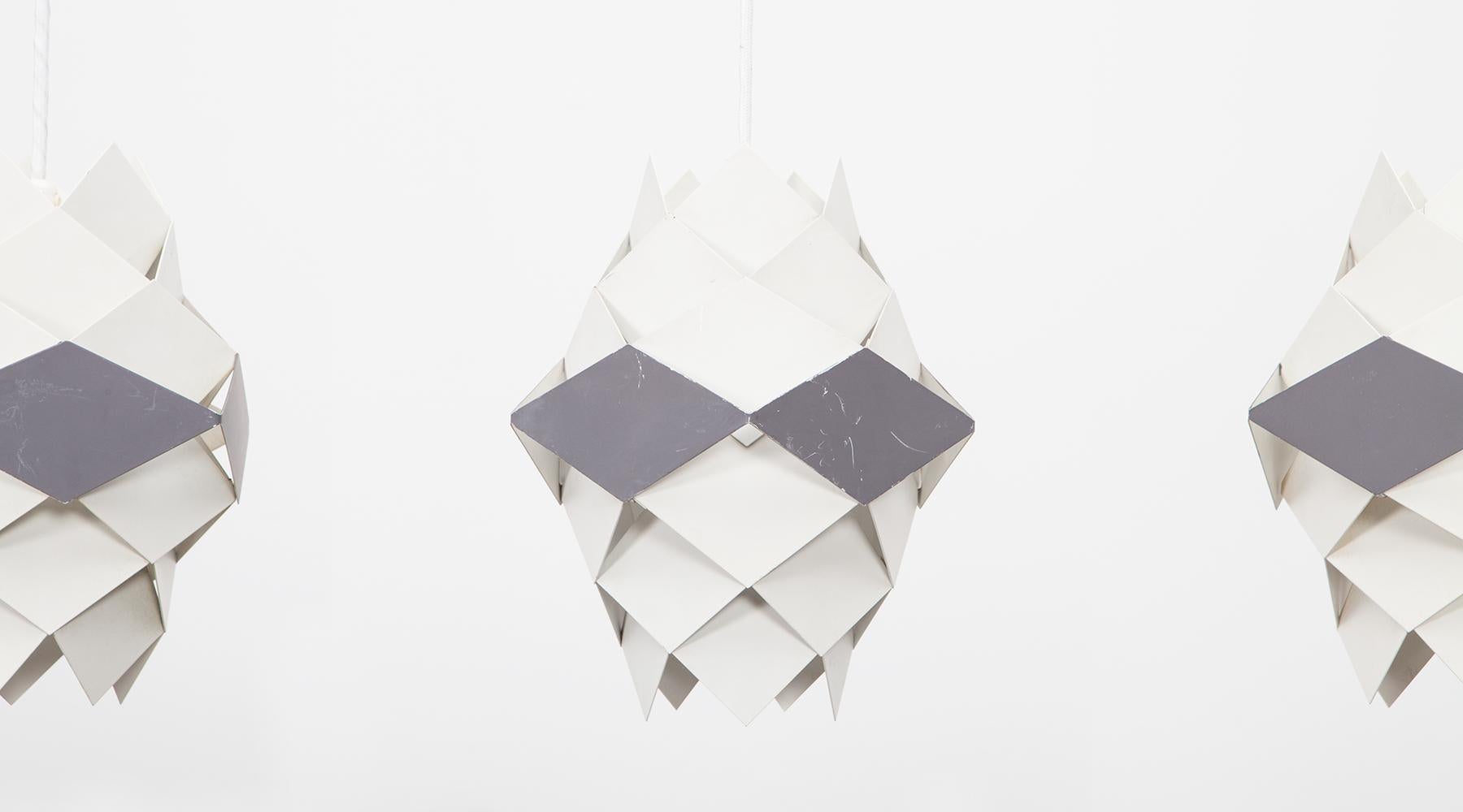 Ceiling lamps, white and grey lacquered metal, Preben Dahl, Denmark, 1956.

Set of seven beautiful Preben Dahl ceiling Lamps in lacquered metal. The lamps' uniqueness lies in its different sizes and forms being linked through their diamond shape