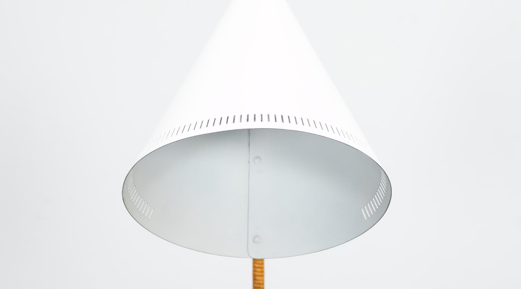 1950s White Lacquered and Brass Floor Lamp by Paavo Tynell 4