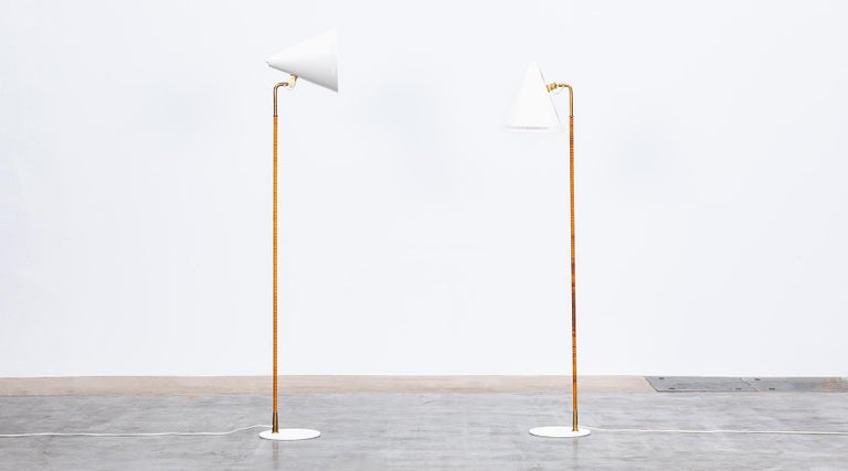 1950s White Lacquered, Metal, Brass Matching Pair of Floor Lamp by Paavo Tynell In Good Condition In Frankfurt, Hessen, DE