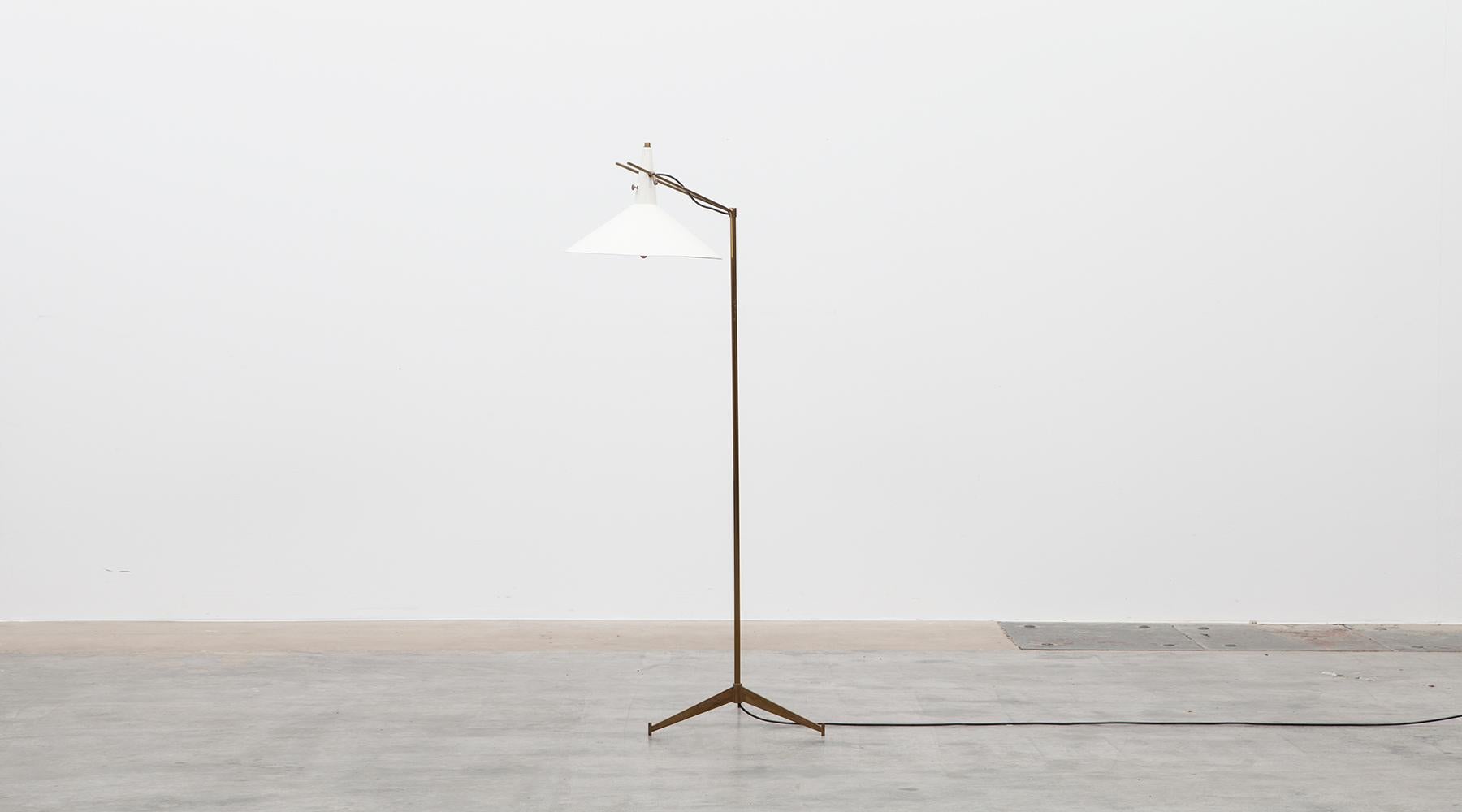 Mid-20th Century 1950s White Lacquered Metal Floor Lamp by Paul McCobb