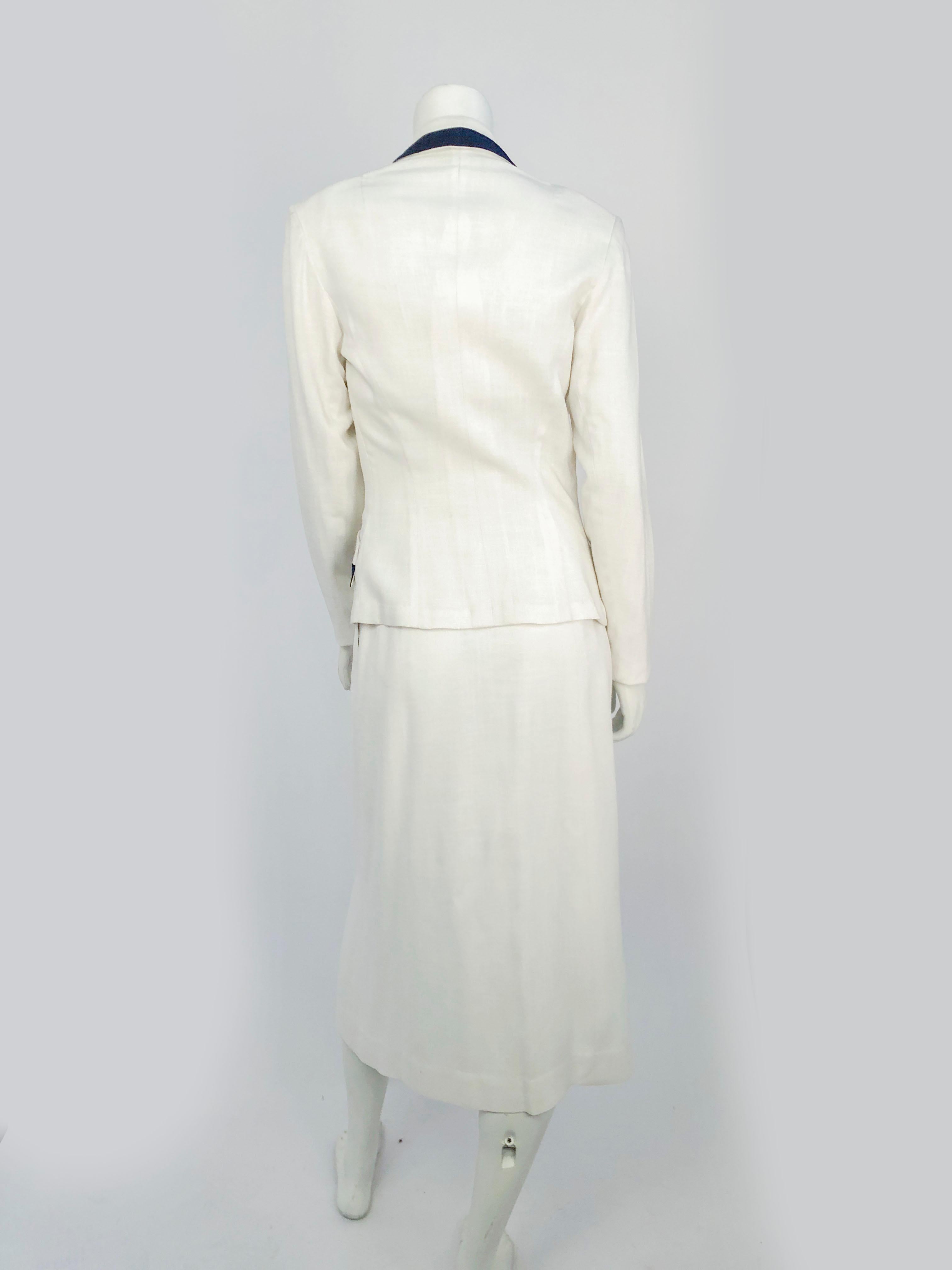 1950s White Linen Suit With Navy Accents In Good Condition In San Francisco, CA