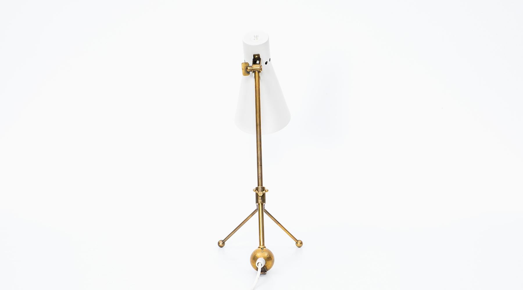 Mid-20th Century 1950s White Metal Shade and Brass Table Lamp by Tapio Wirkkala For Sale