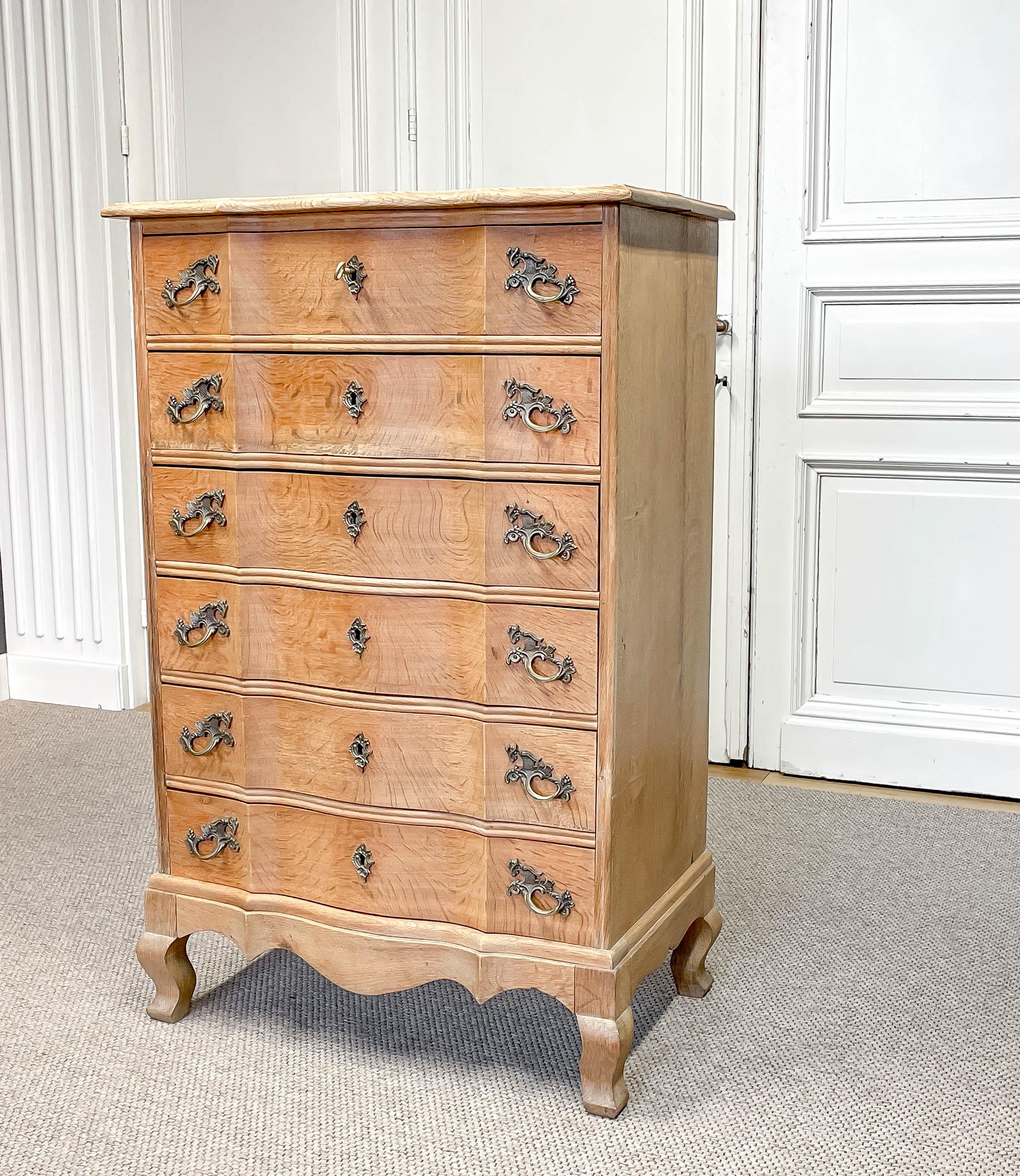1950s, White Oak Cabinetmaker Drawers Cabinet  by Vedex Möbelfabrik Denmark In Good Condition For Sale In Silvolde, Gelderland