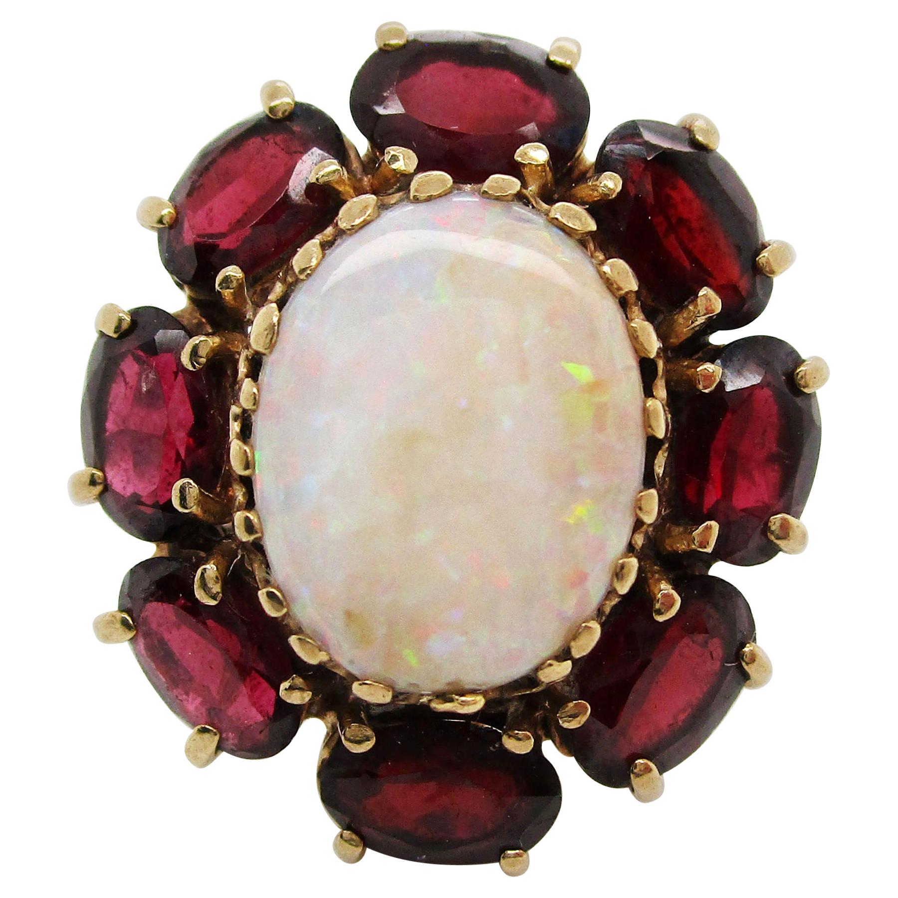 Bague cocktail en or jaune 14 carats avec opale blanche et grenat rouge, années 1950