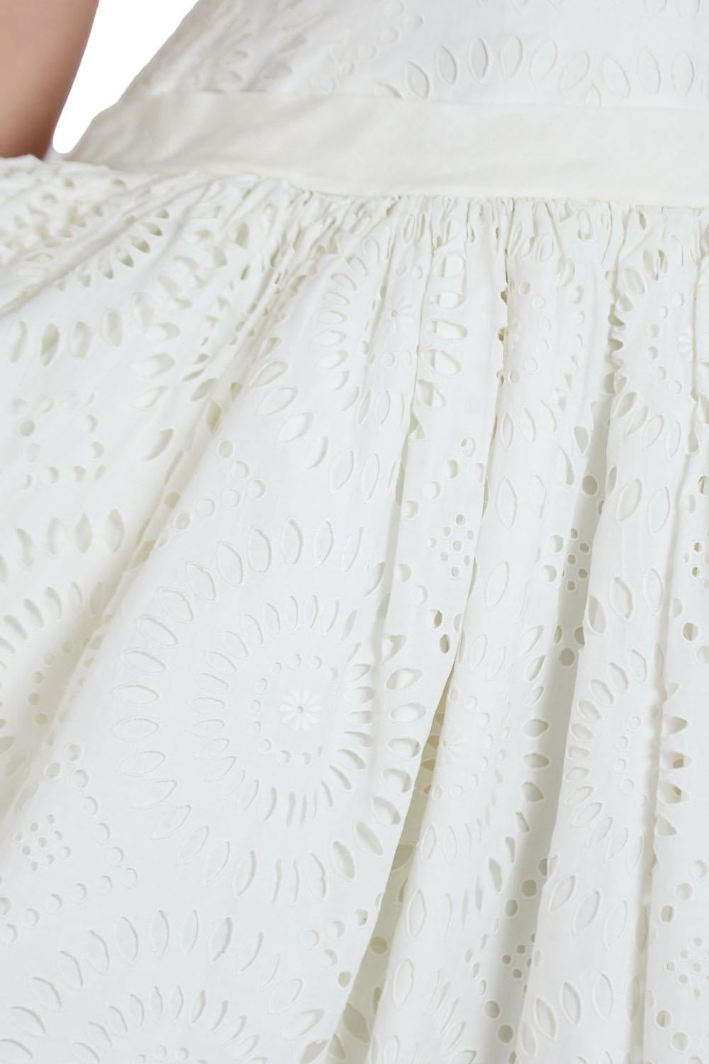 1950S White Organic Cotton Eyelet Lace Fit & Flate Dress For Sale 4