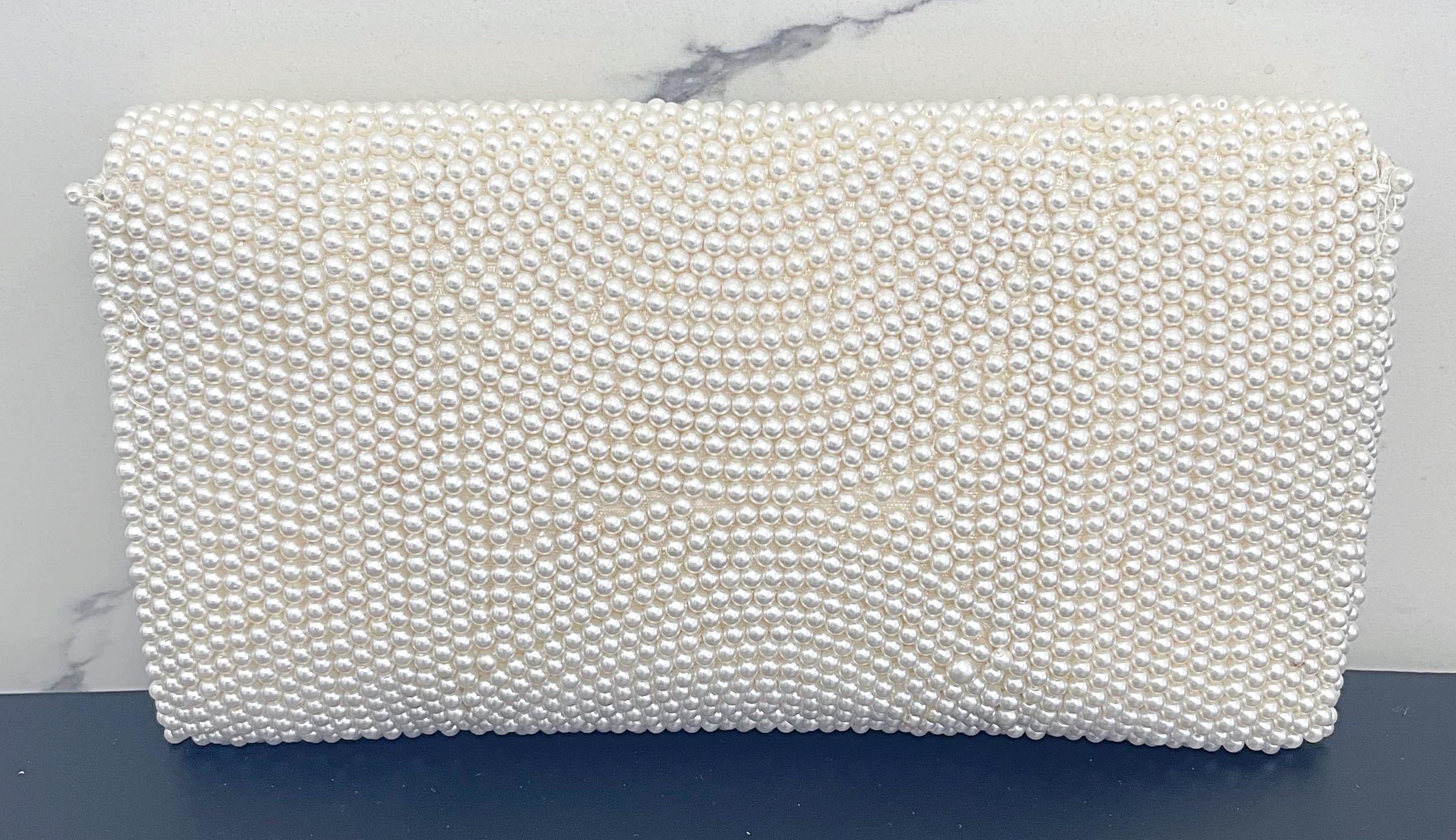 1950s White Pearl Bead Encrusted Vintage Bridal Wedding Vintage 50s Clutch Bag In Excellent Condition For Sale In San Diego, CA