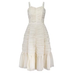 Robe midi en mousseline froncée blanche des années 1950