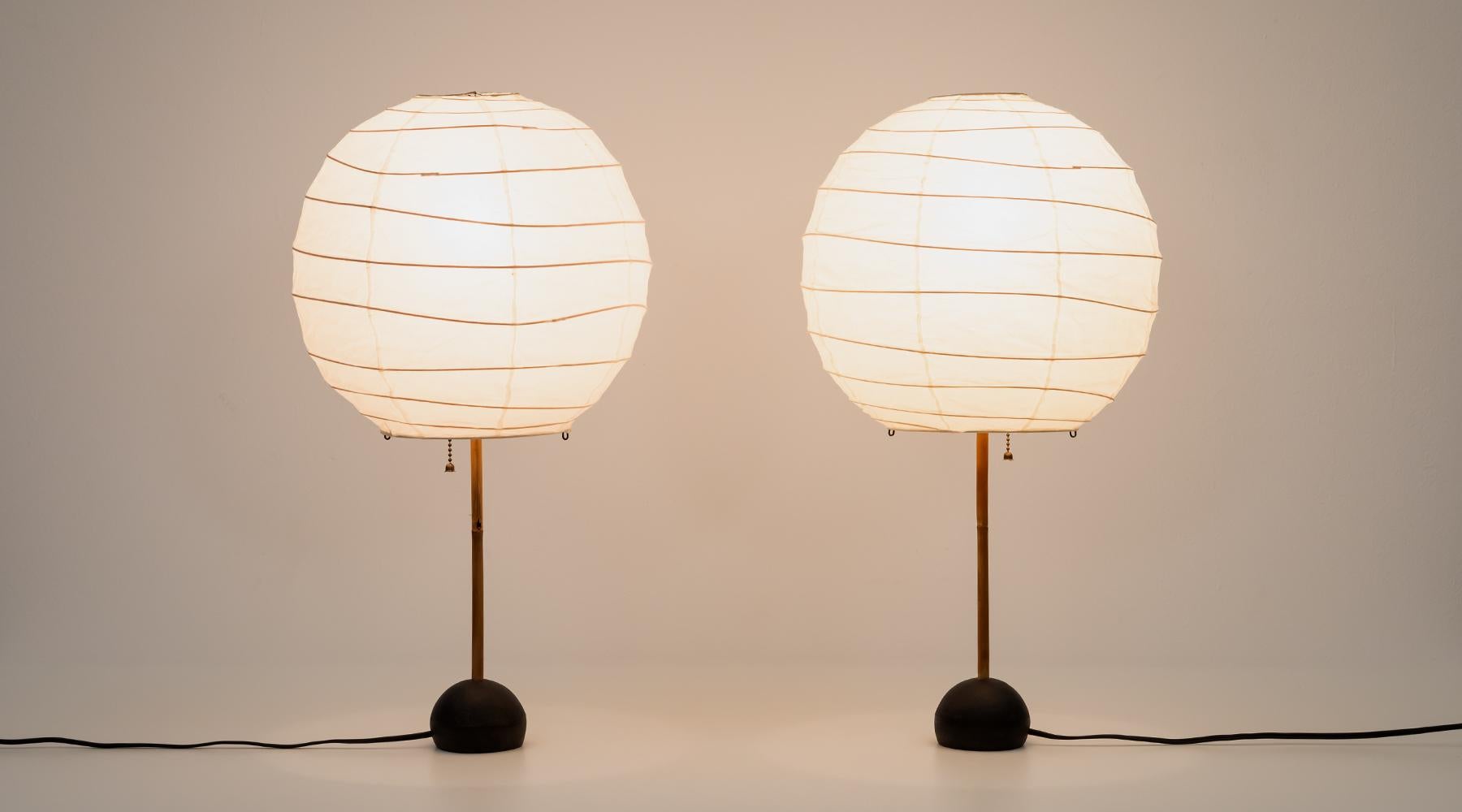 Table lamps, Akari, Sculptural light, Isamu Noguchi for Ozeki, USA, 1952.

Two early example of Isamu Noguchi´s 