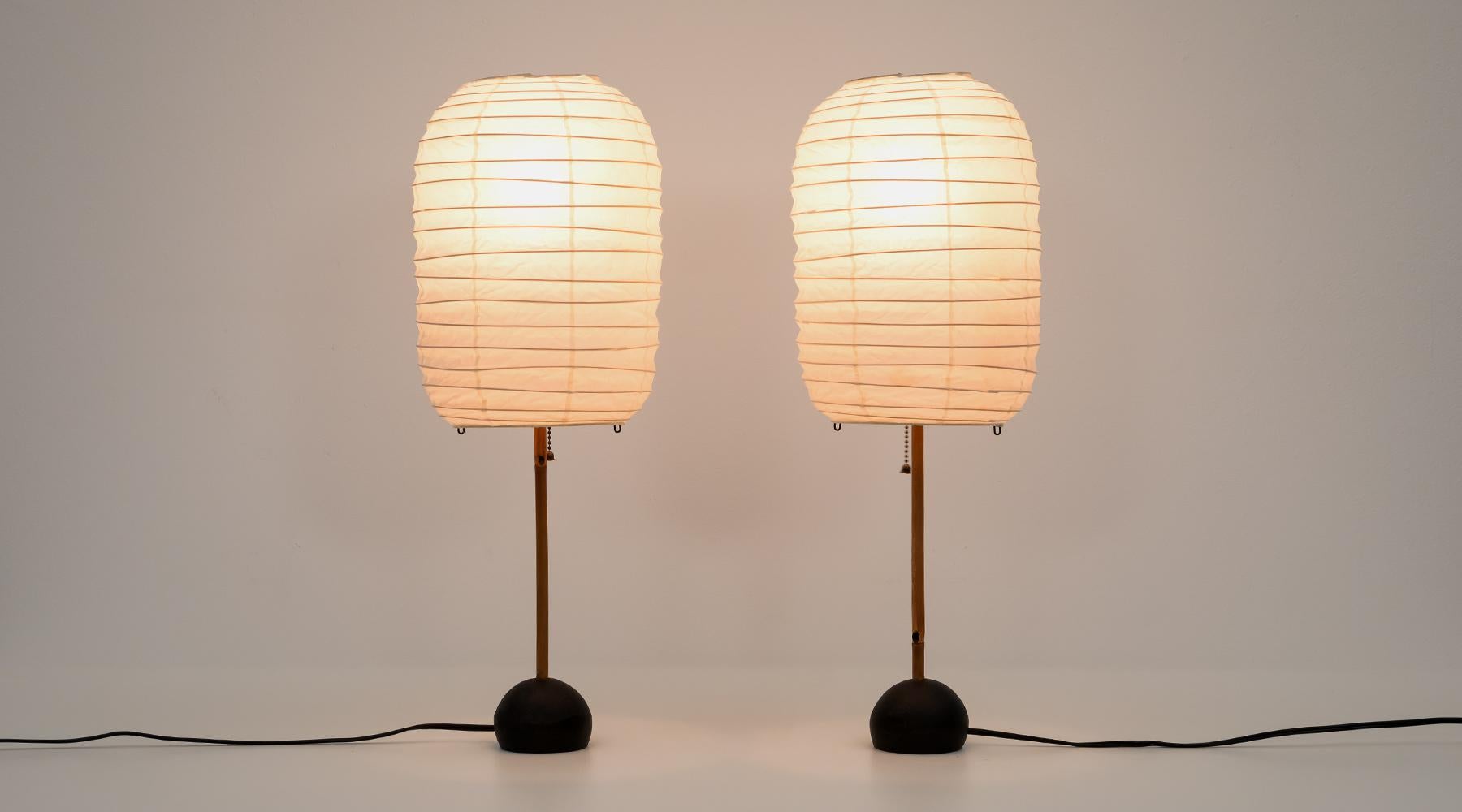 Mid-Century Modern 1950s White Sculptural Matching Pair of Table Lamps 'Azaki' by Isamu Noguchi 'B' For Sale