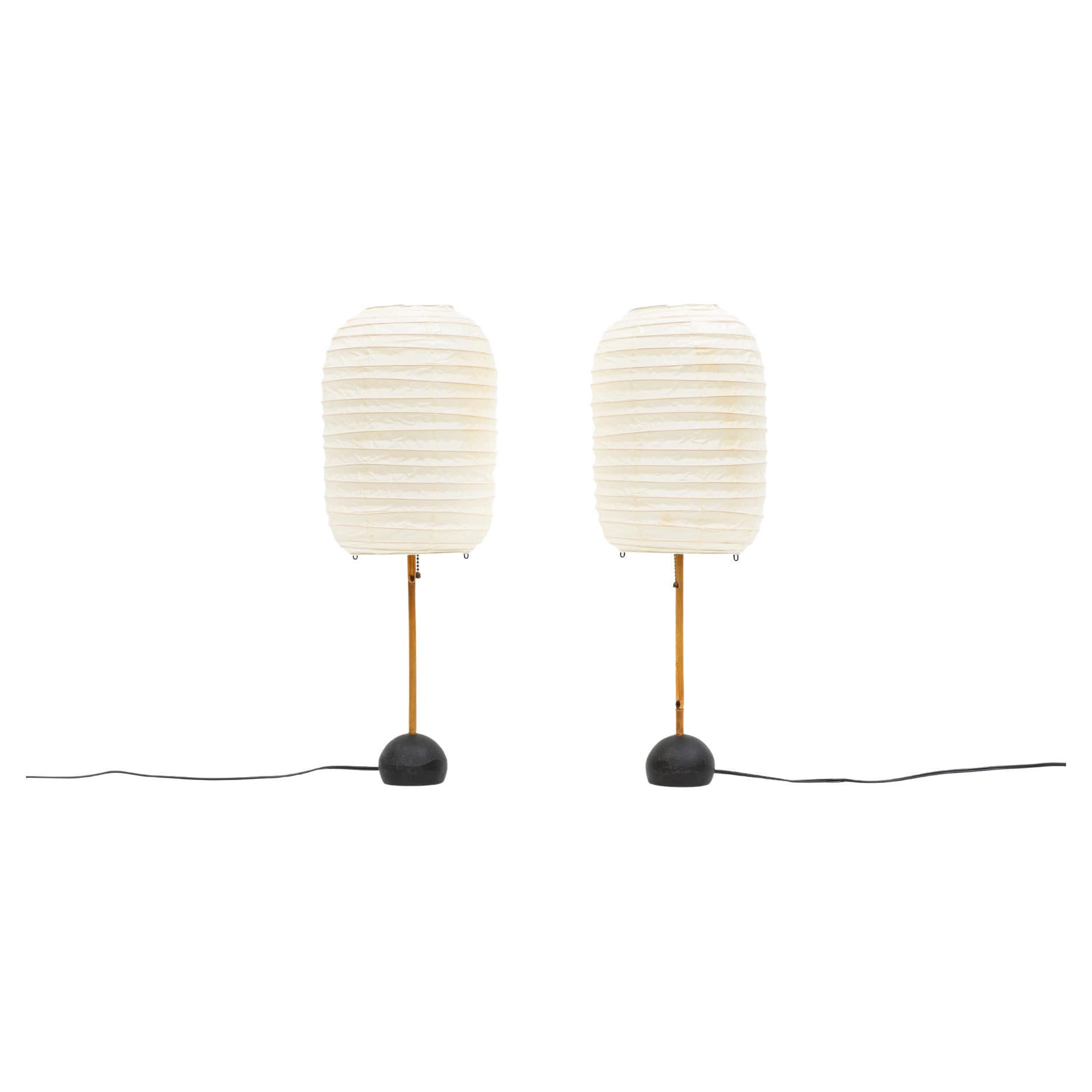 1950s White Sculptural Matching Pair of Table Lamps 'Azaki' by Isamu Noguchi 'B' For Sale