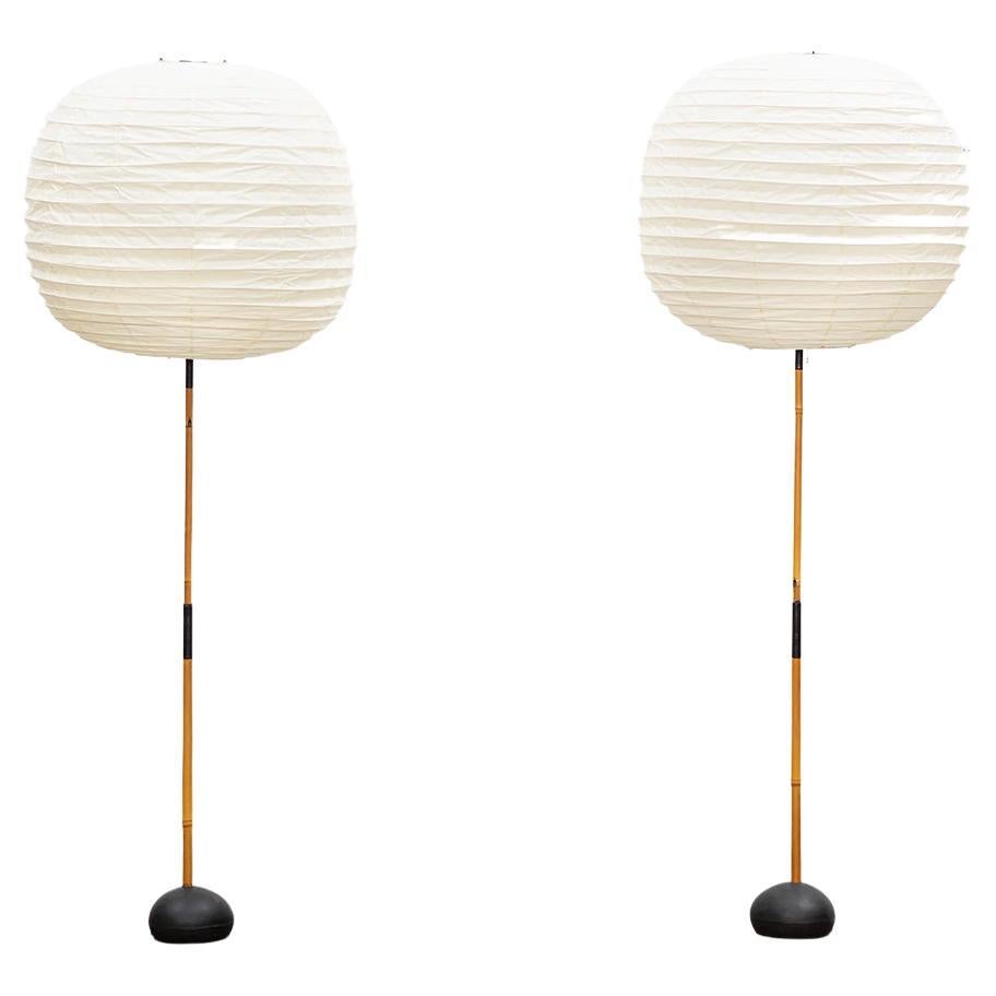 1950s White Sculptural pair of Floor Lamps by Isamu Noguchi For Sale