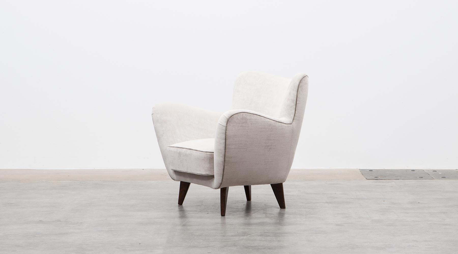 Mid-20th Century 1950s White Textil Pair of Lounge Chairs by Guglielmo Veronesi, New Upholstery