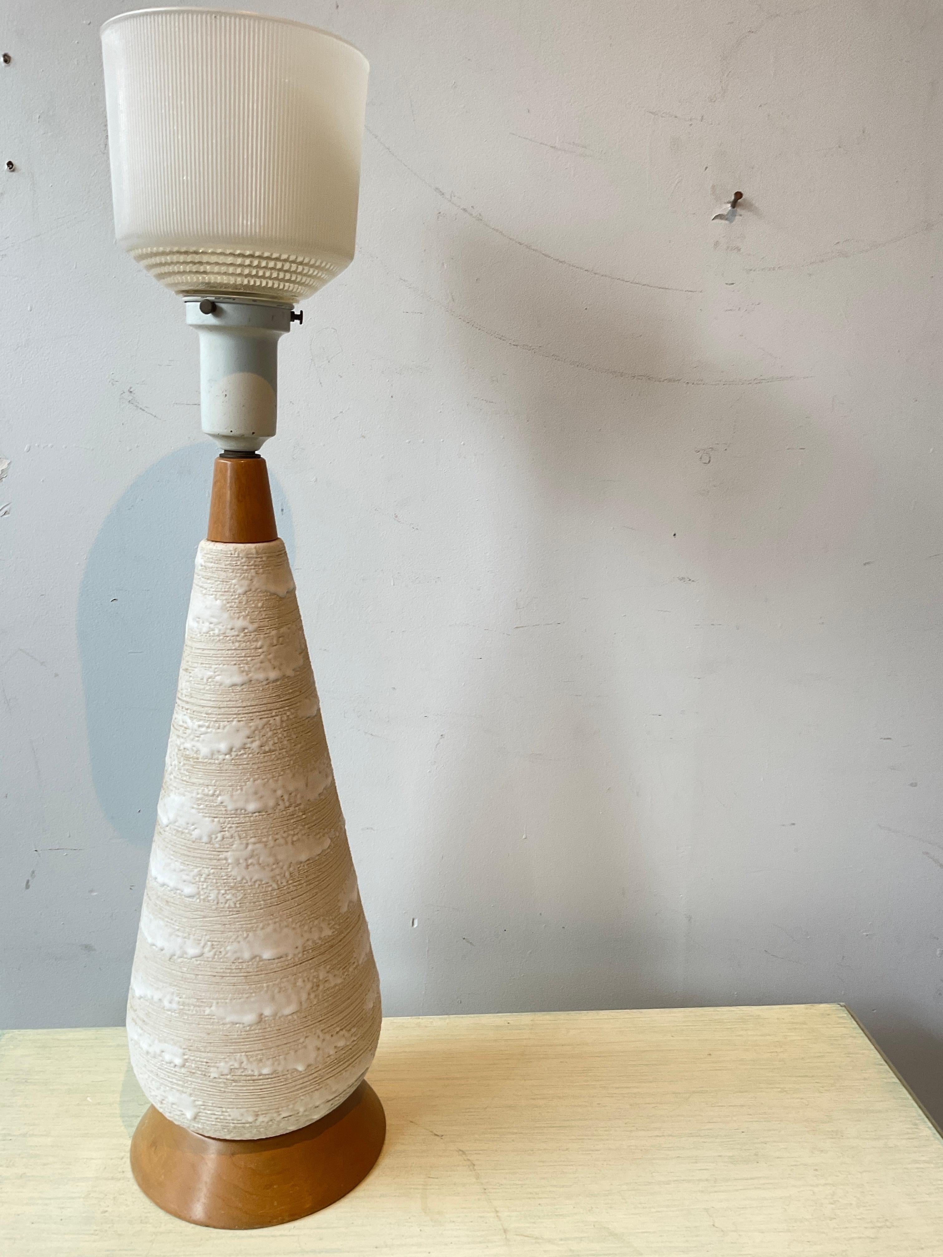 1950s Textured ceramic table lamp on wood base.
Height Is to top of glass shade.
Lamp needs rewiring.