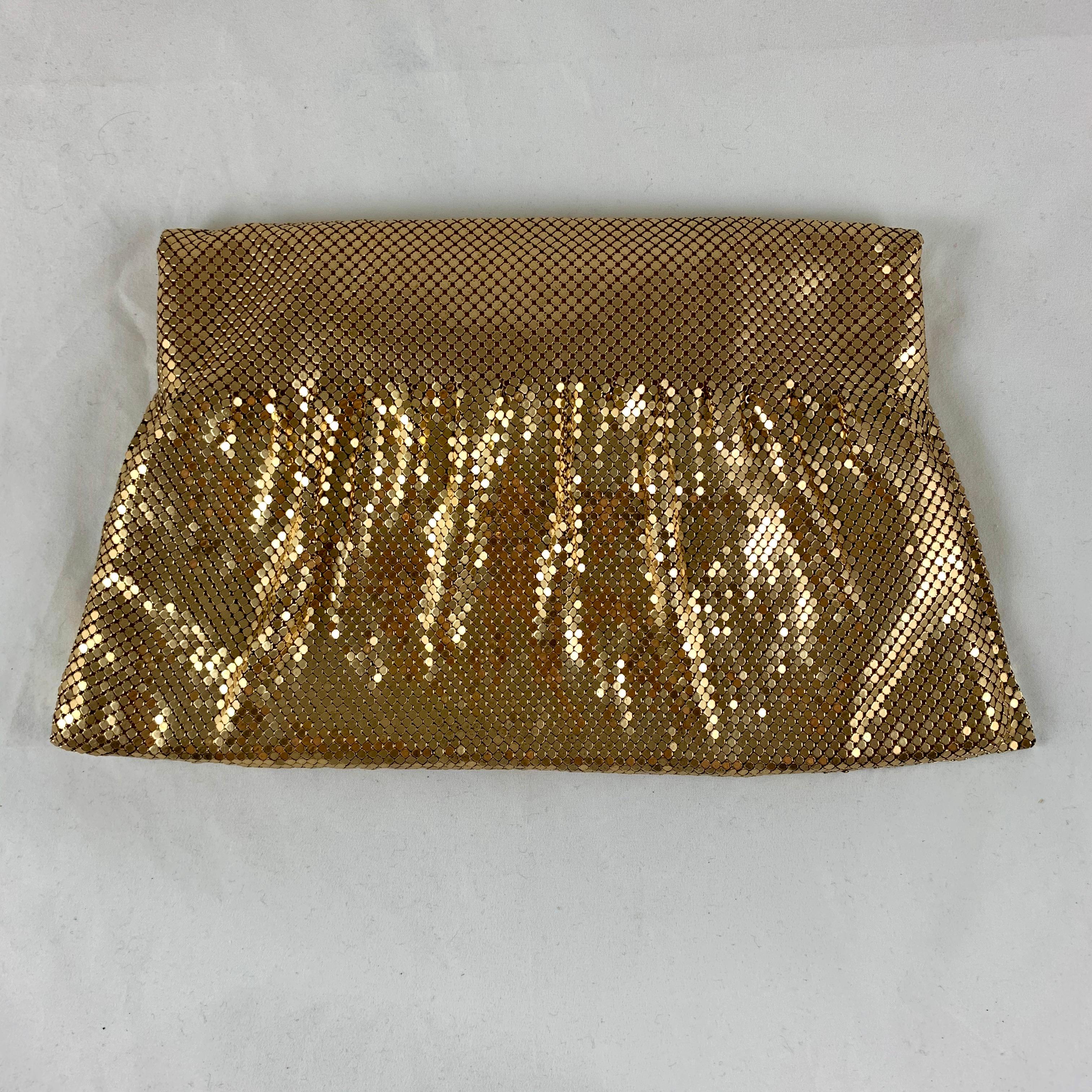 International Style 1950s Whiting and Davis Gold Mesh Jewel Closure Evening Clutch with Coin Purse For Sale