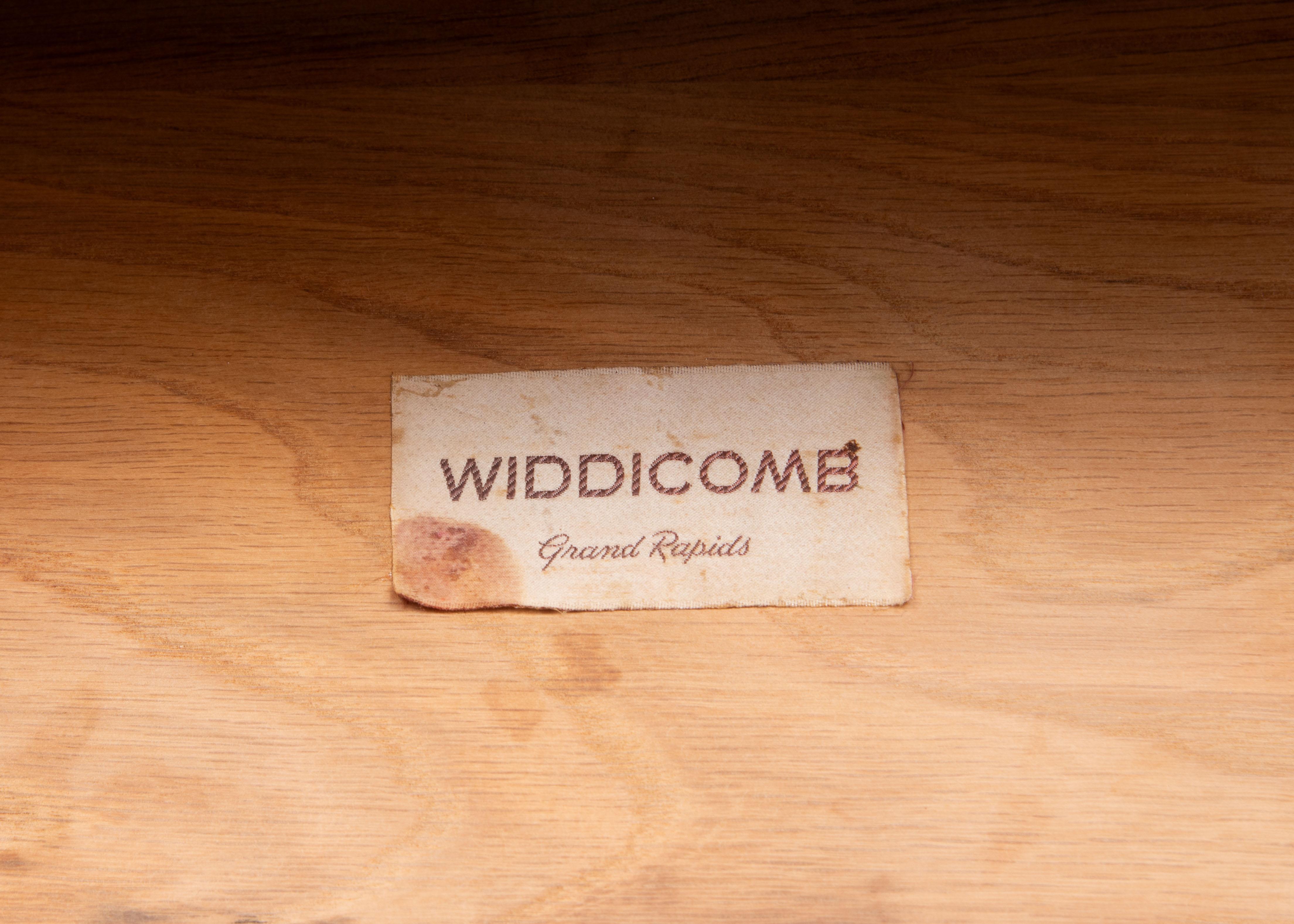 1950 Widdicomb Cassettone in noce a sei cassetti T.H. Robsjohn Gibbings in vendita 3
