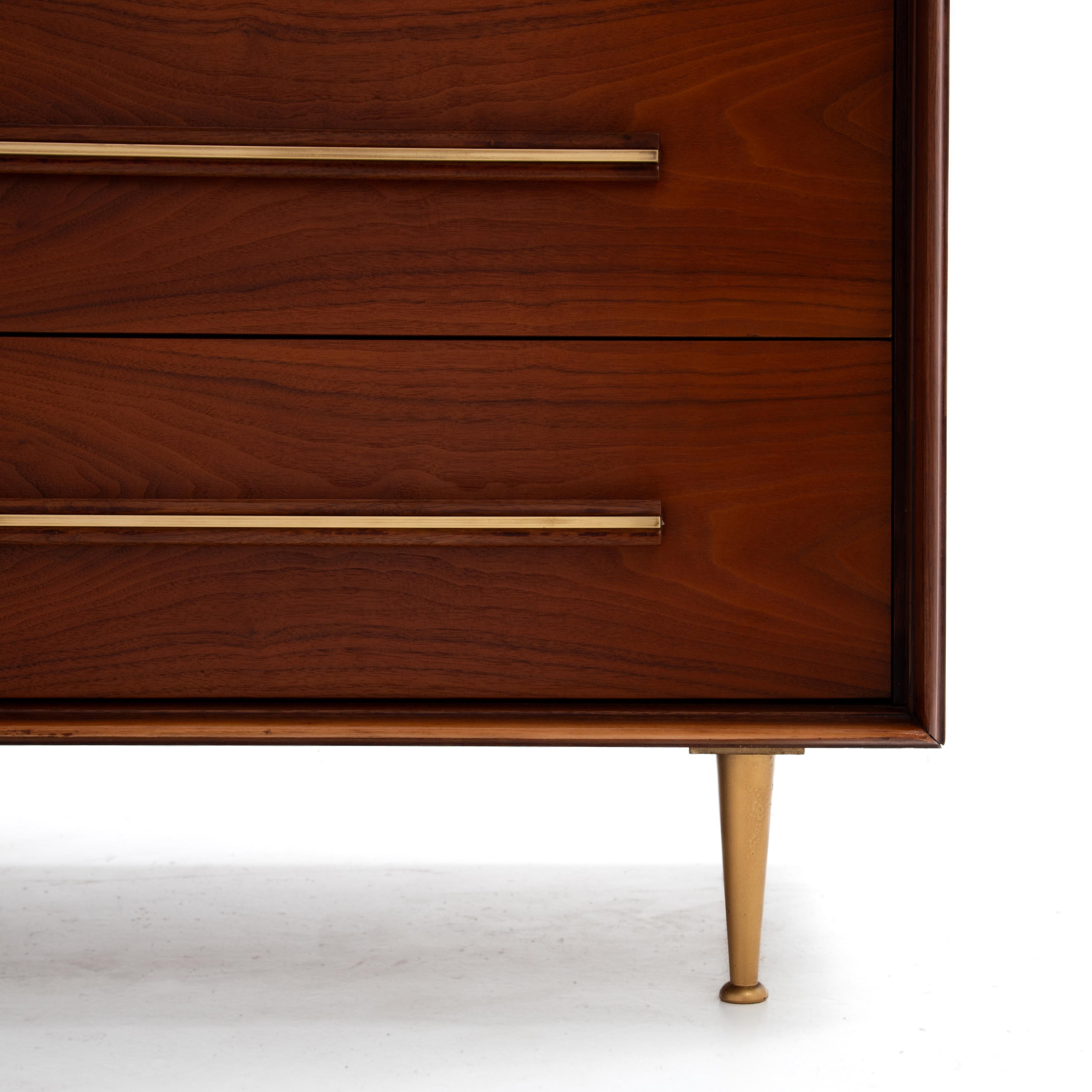 1950s Widdicomb Walnut Dresser T.H. Robsjohn Gibbings en venta 8