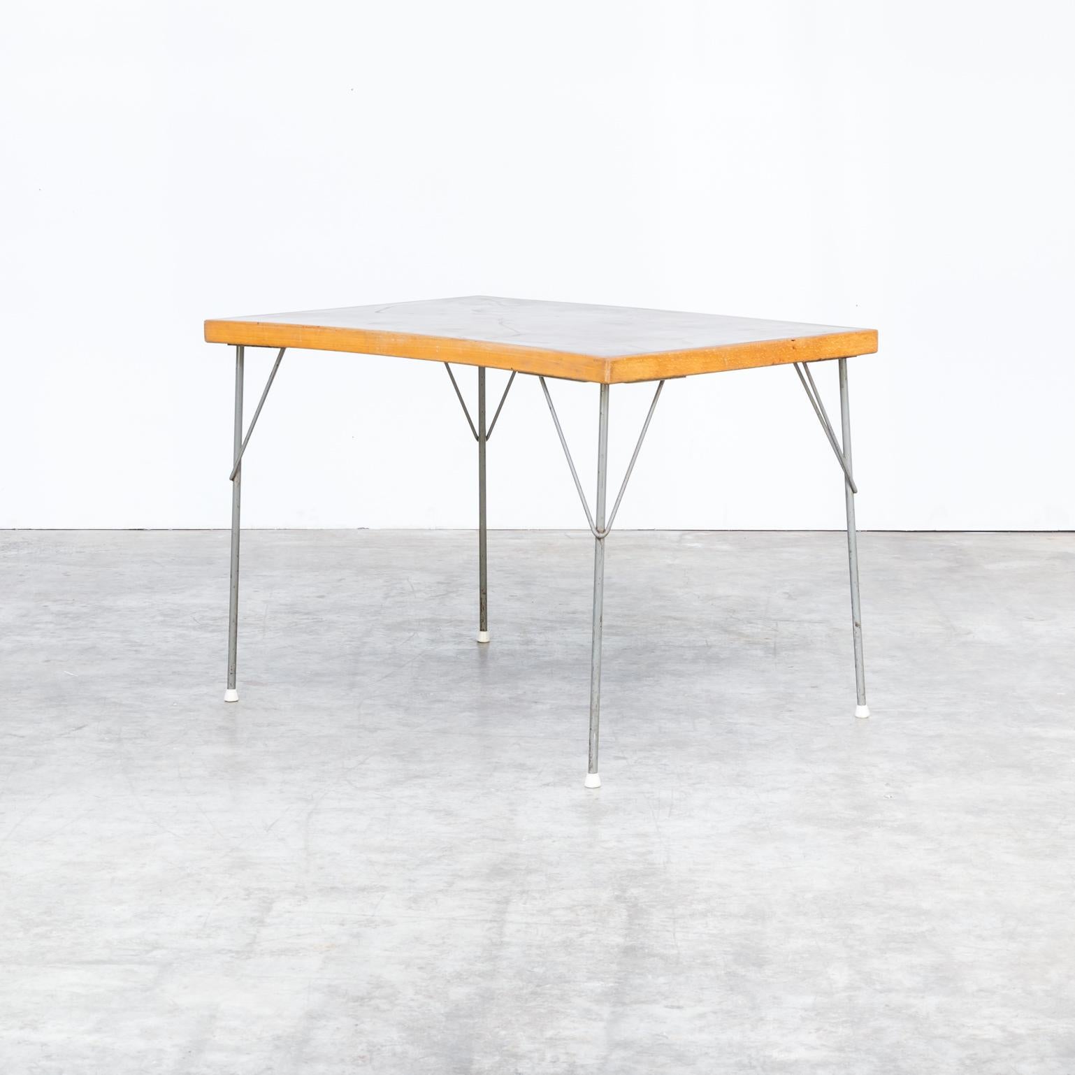1950s Wim Rietveld Model 530 Dining Table for Gispen In Good Condition For Sale In Amstelveen, Noord