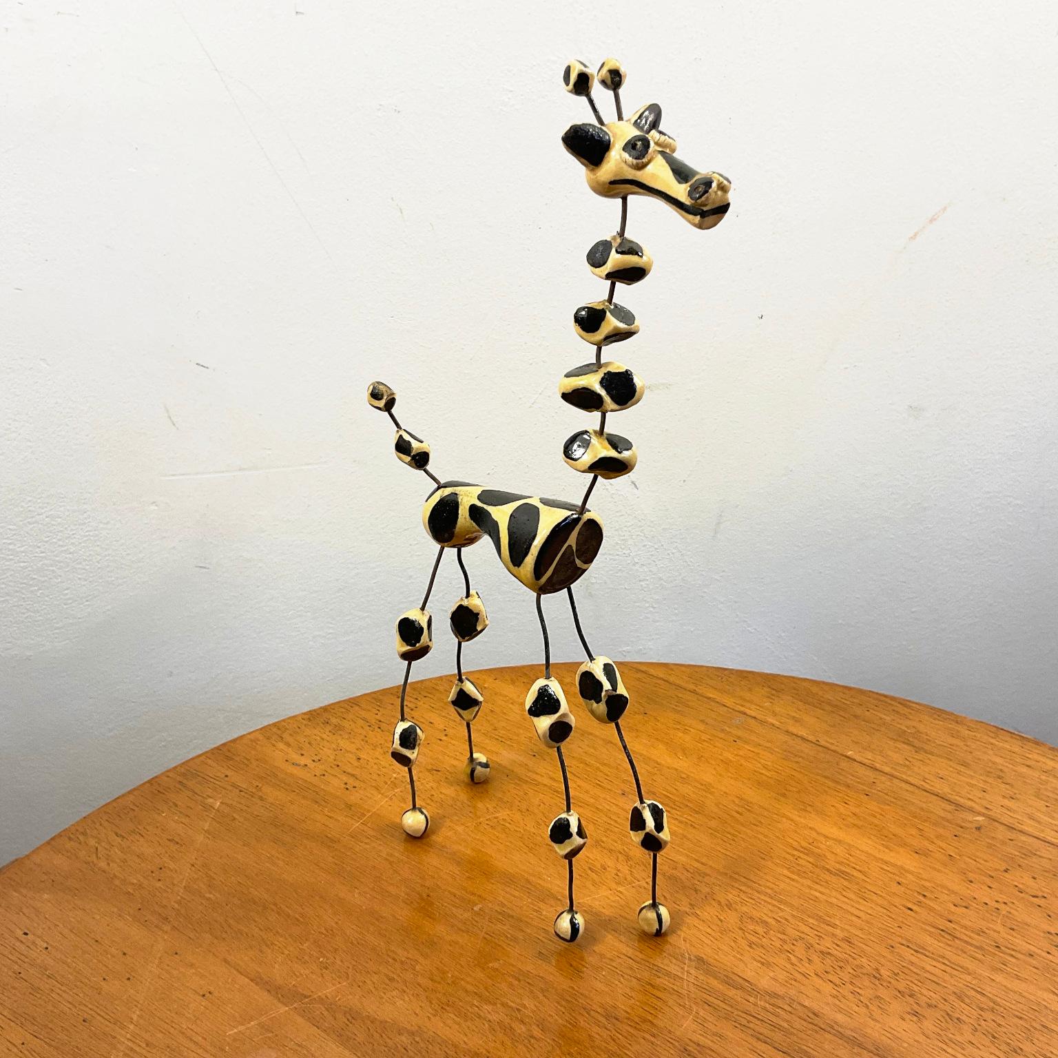 A ceramicist and decorator of the 1950s, Raphaël Giarrusso is best known for his animal sculptures and his life-size medieval characters, in ceramic and wire.
The giraffe is one of the representative examples of this multitude of friendly