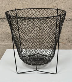 Cestino per la carta straccia pieghevole in rete metallica degli anni '50