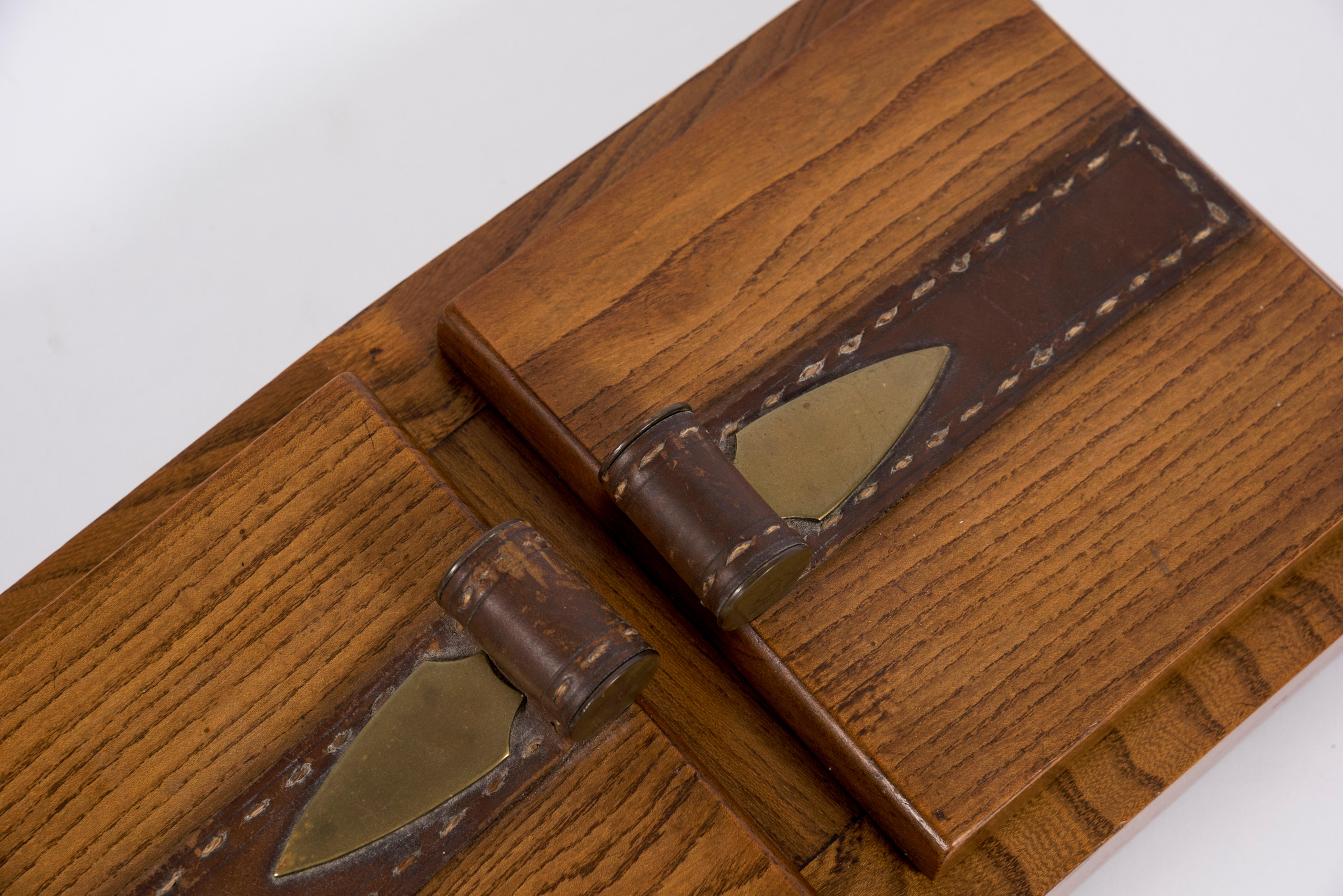 Caja de madera y cuero cosido de los años 50 de Jacques Adnet Europeo en venta