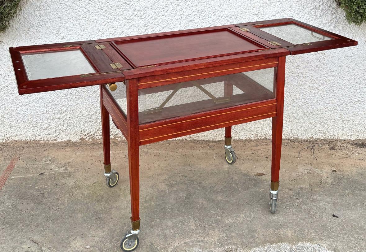 Chariot de bar en bois et laiton des années 1950 en vente 1