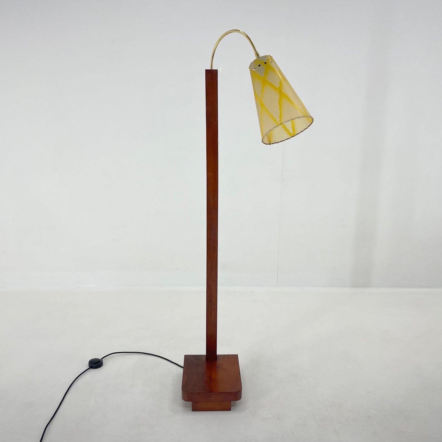 German floor lamp from the 1950's. 
The wooden part was carefully refurbished, new wiring with step-on switch. 
Bulb: 1 x E25-E27. US adapter included.