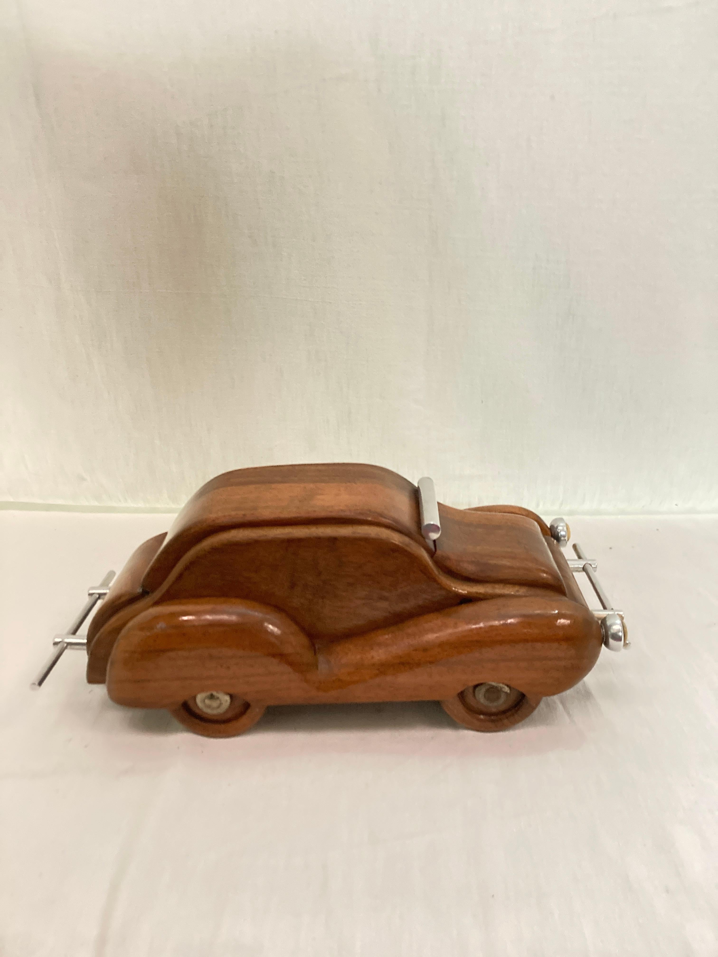 Very nice and unusual car boxe
Made with walnut
Circa 1950's