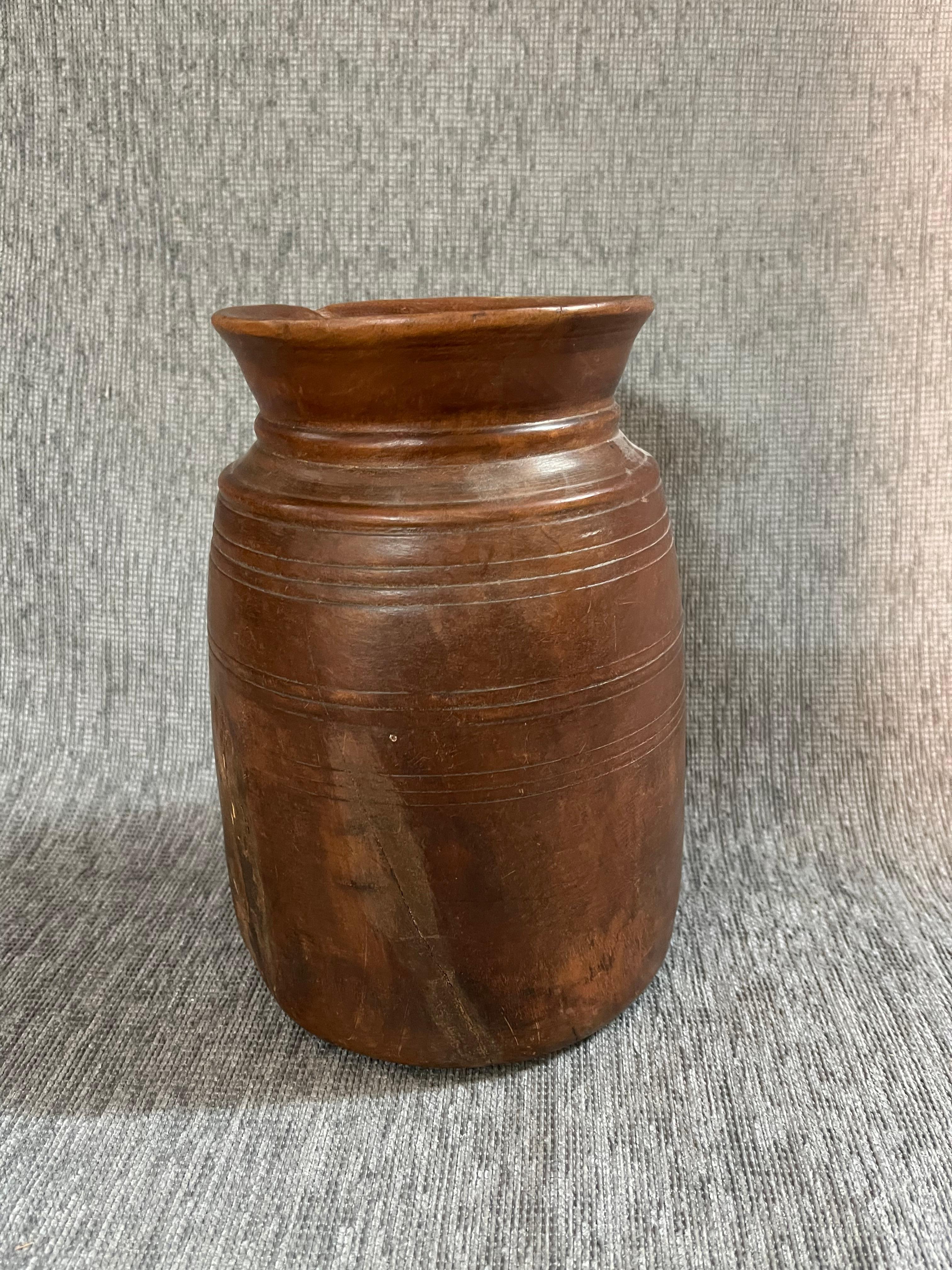 This seemingly simple wooden vase is a design object of infinite beauty and elegance that can be placed in either an antique or a modern or contemporary setting.
They are Indian artefacts from the Himachal Pradesh region and have been skilfully