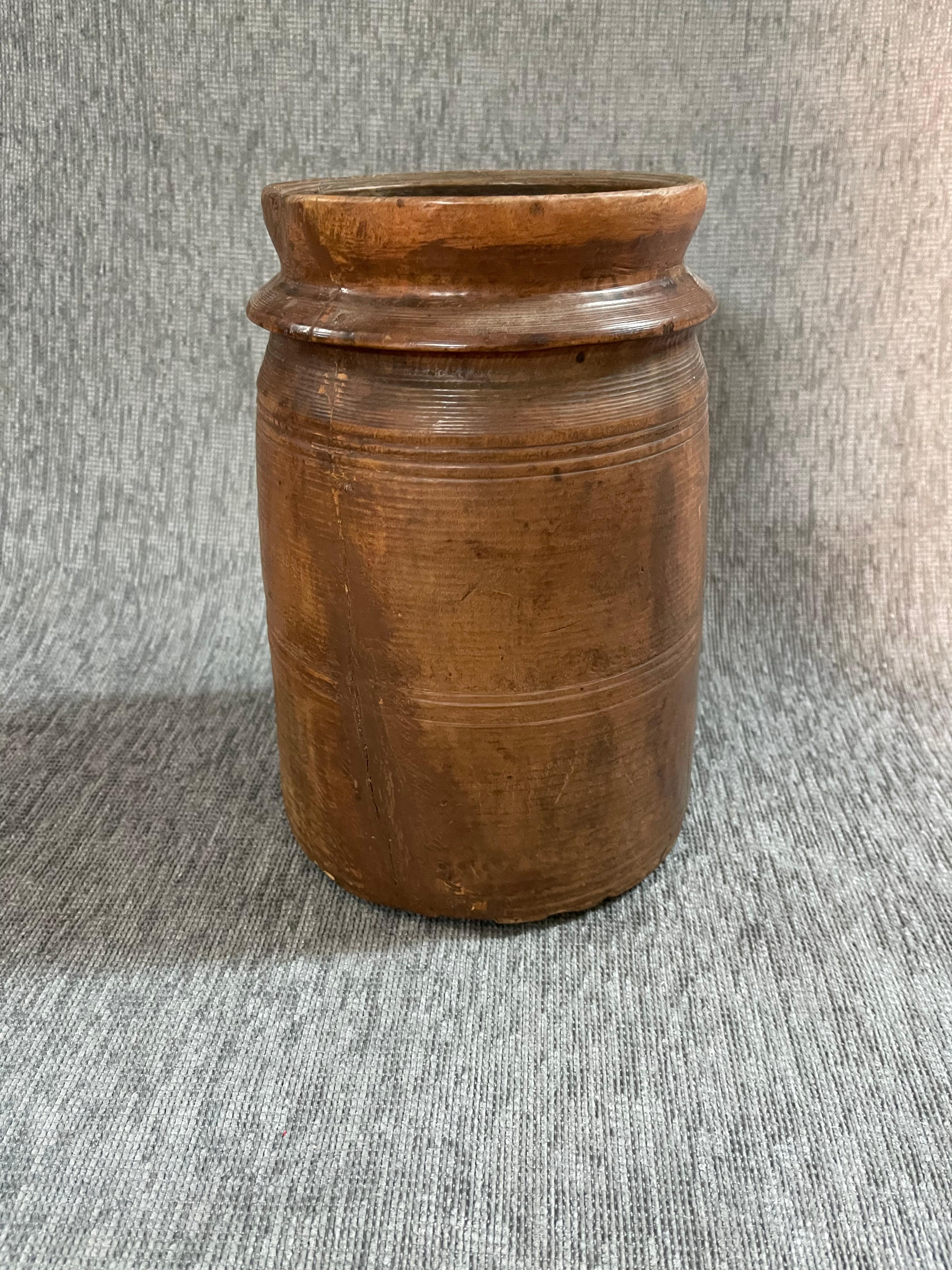 Indiano 1950s  Wood Himachal Pot in vendita