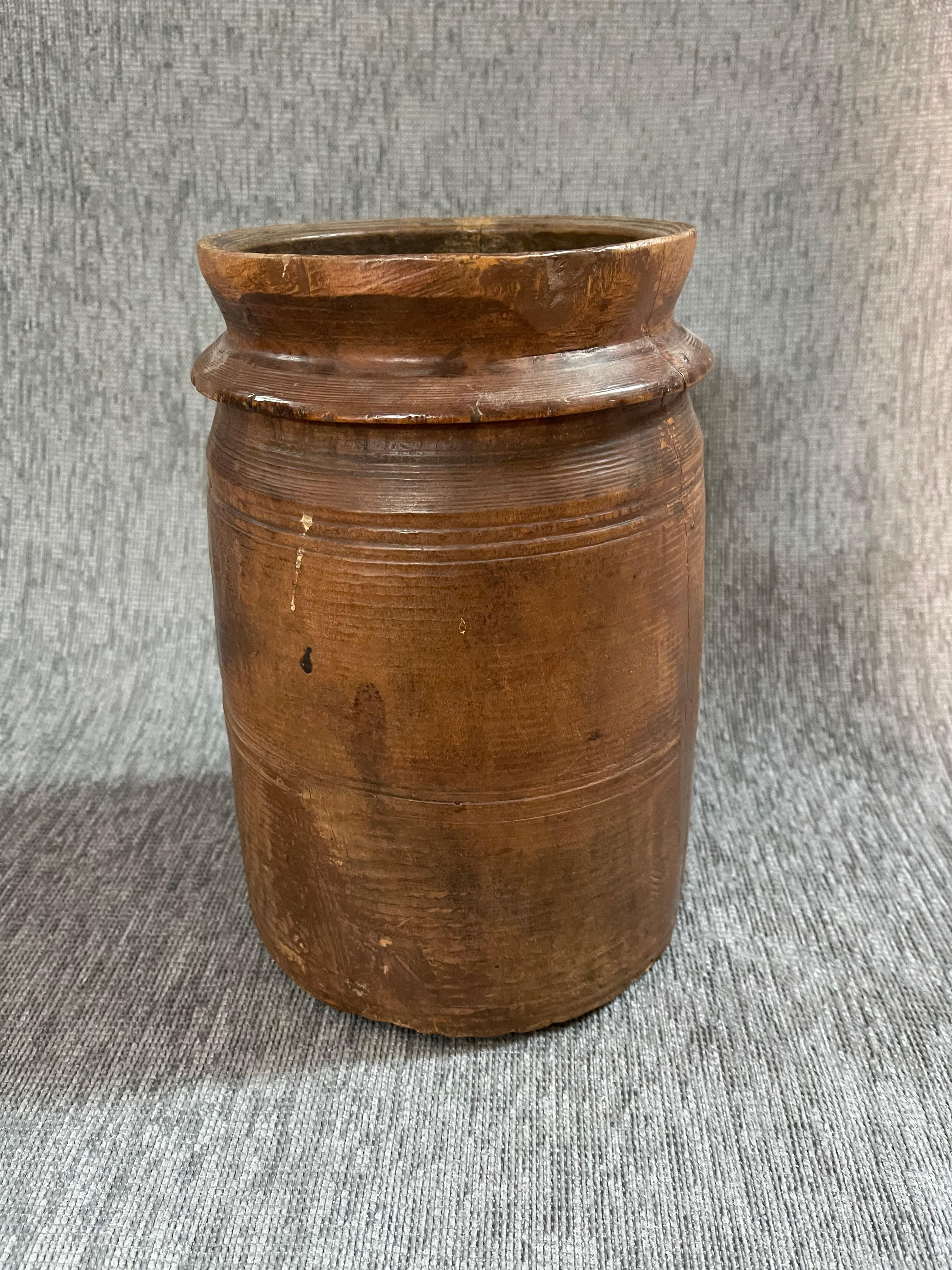 1950s  Wood Himachal Pot In condizioni buone in vendita a Roma, IT