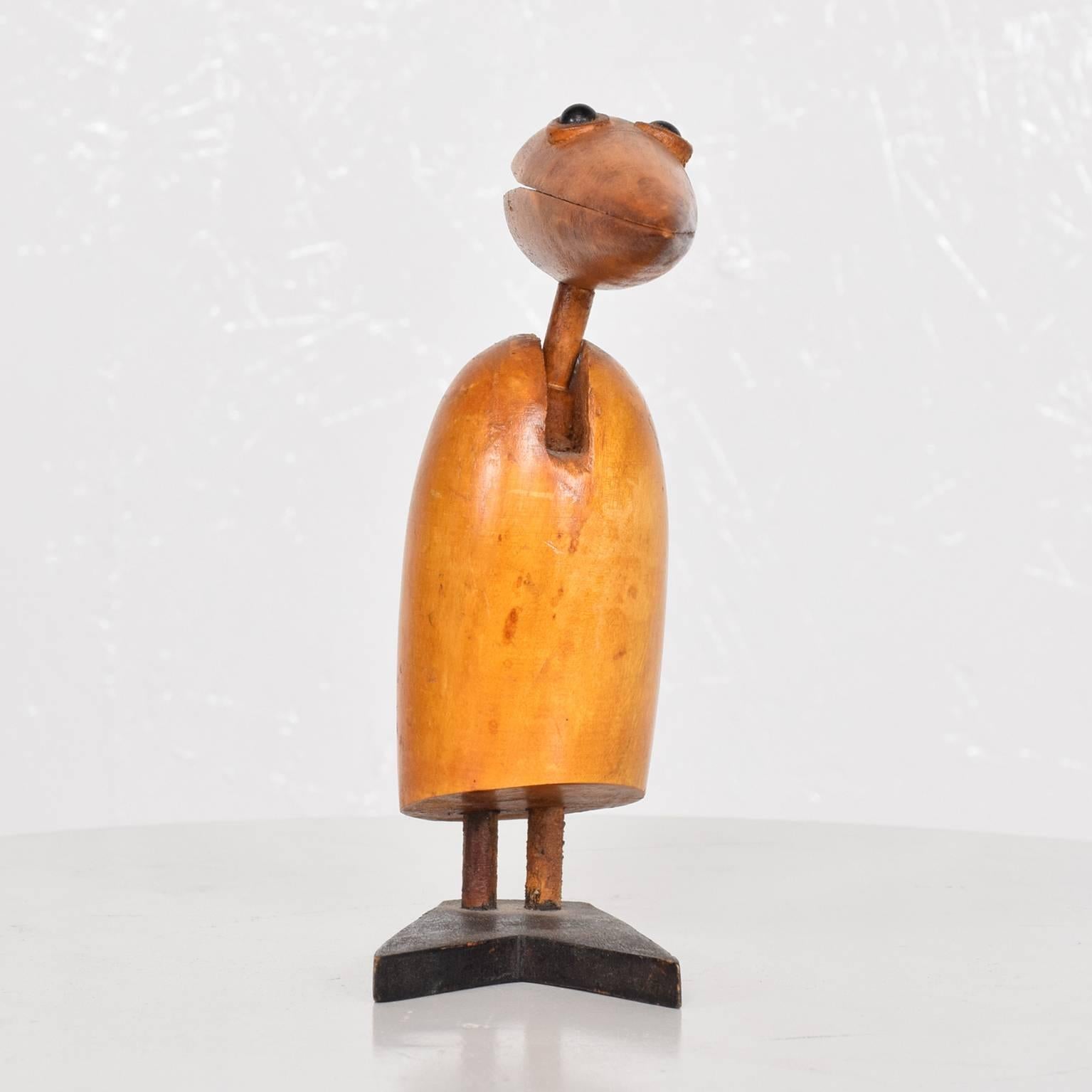 For your consideration a wooden bird figurine,
circa 1950s.
Original vintage unrestored condition.