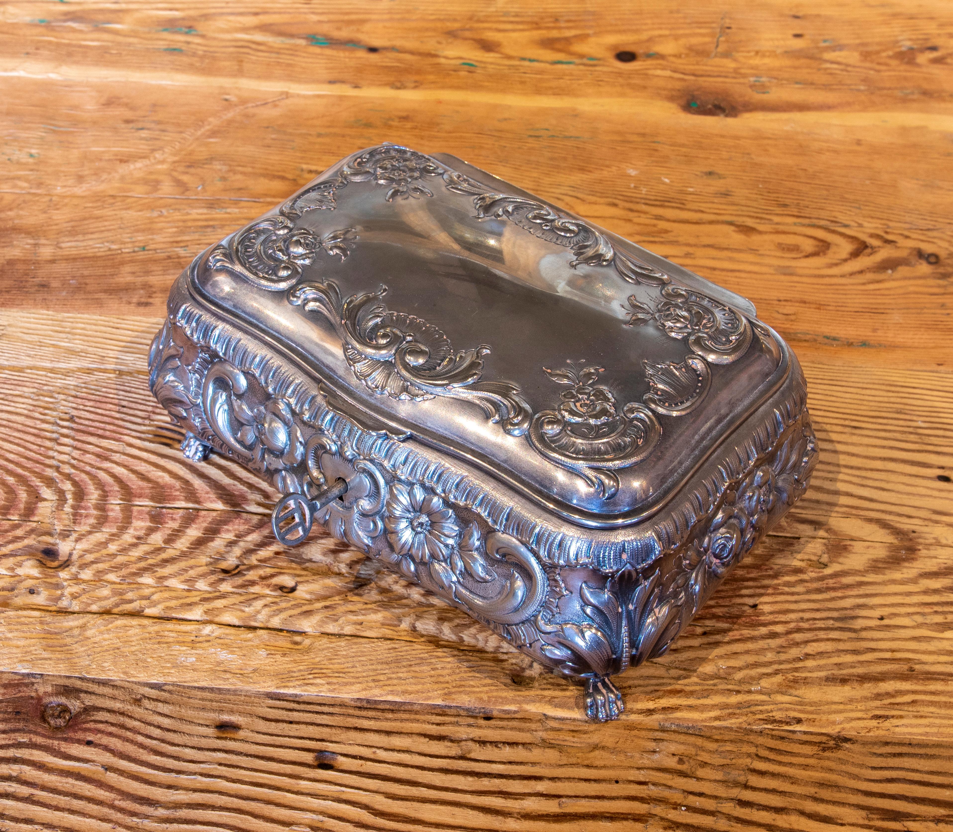1950s Wooden Box with Silver Lined 800 Thousandth Silver Frame For Sale 5