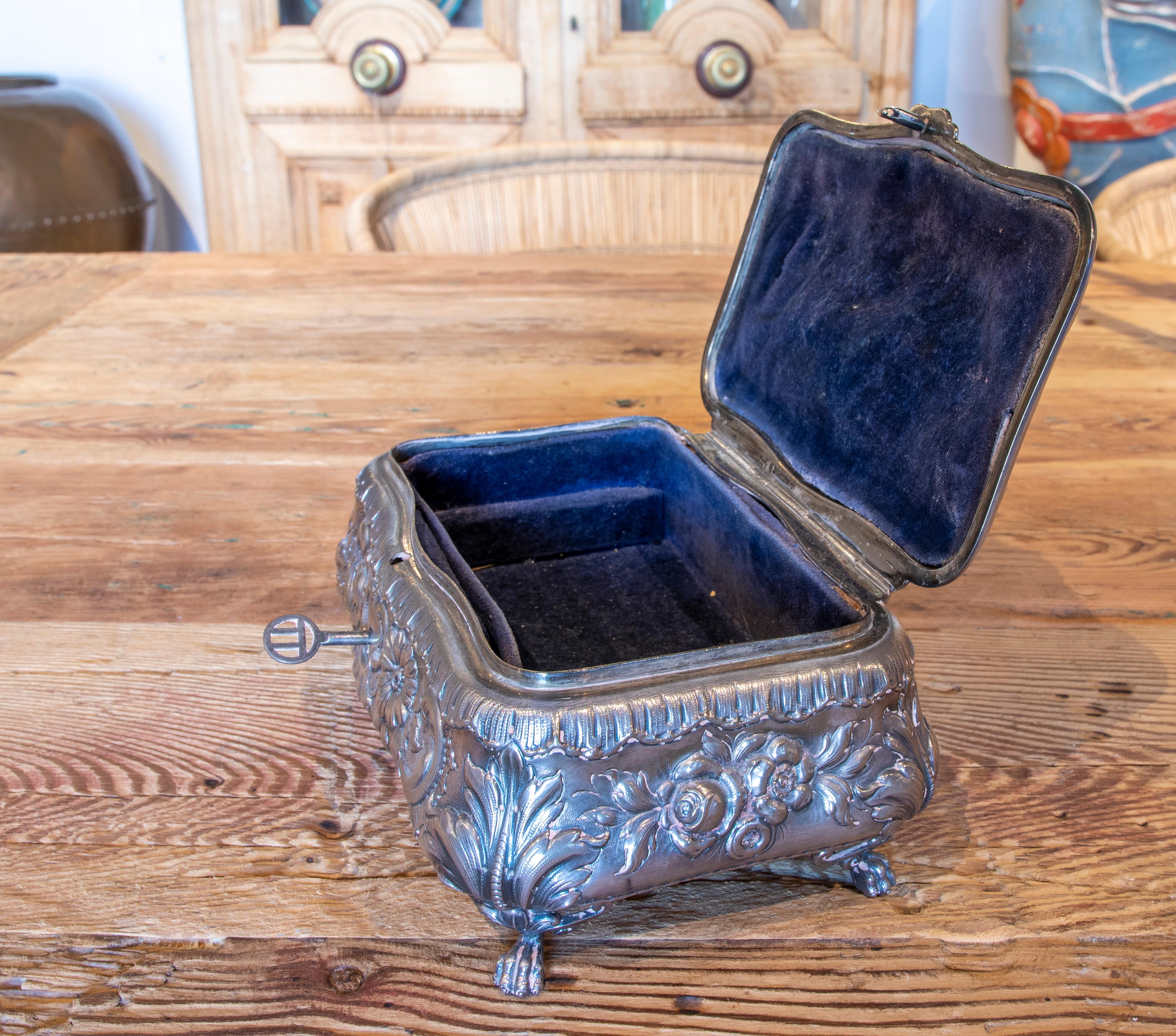 1950s Wooden Box with Silver Lined 800 Thousandth Silver Frame In Good Condition For Sale In Marbella, ES