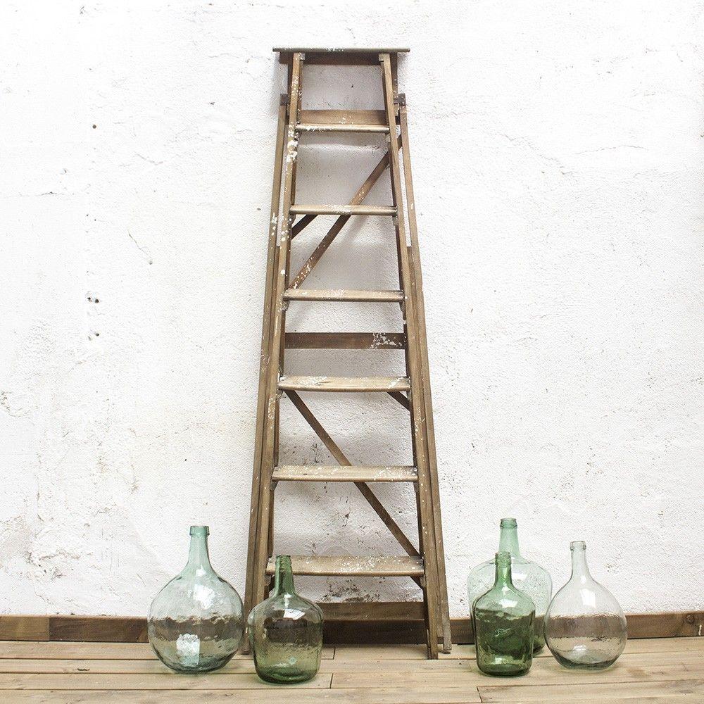 This rustic 1950s wooden ladder has seven steps and a refurbished stabile structure. The wood finish features white paint splatter detailing for a fun look. 

Measures: The closed height is 176 cm, width 57 cm, depth 14 cm
The open height is 160