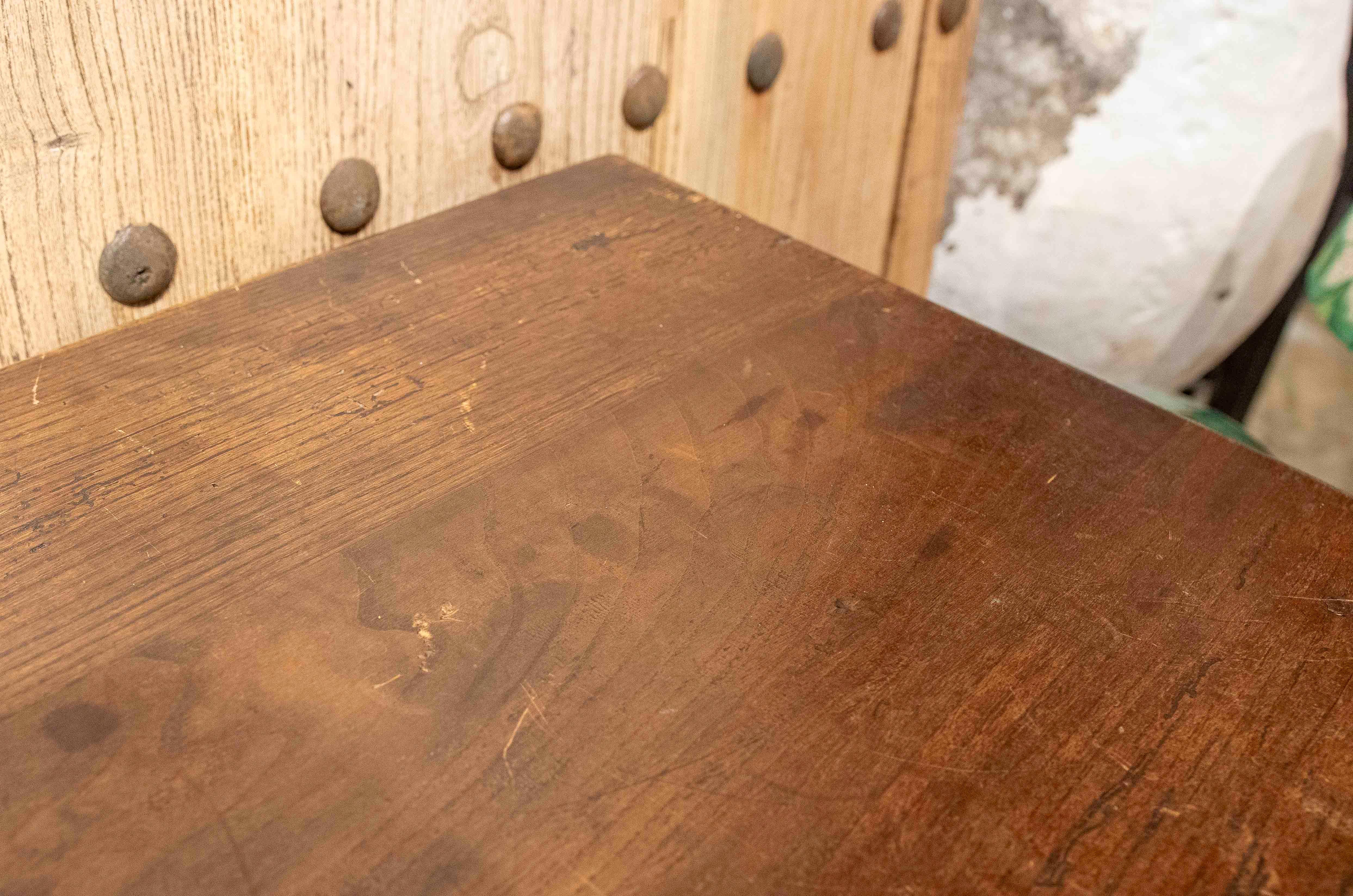 Scrivania in legno degli anni '50 con piedi a zampa d'asino in vendita 8
