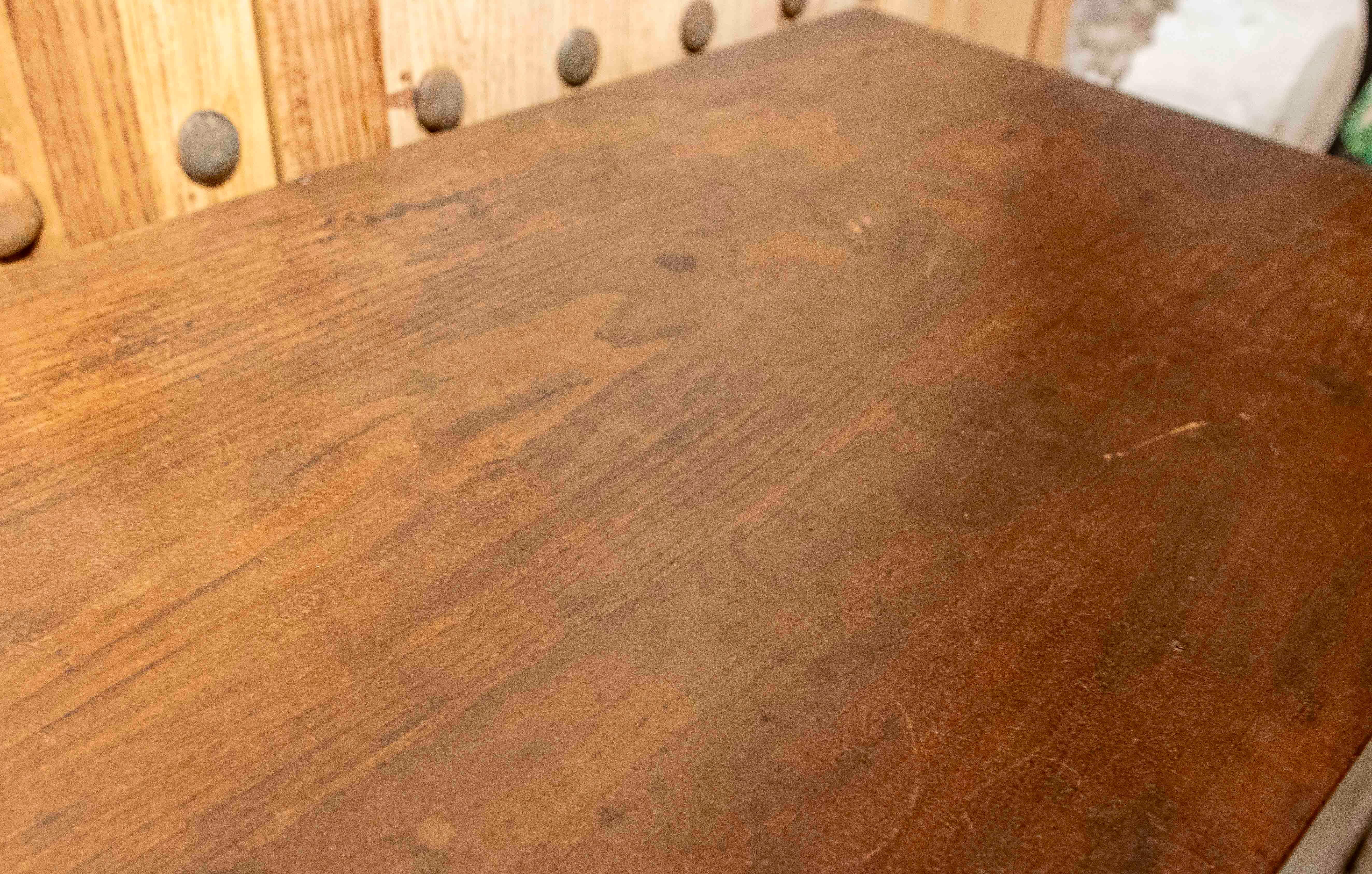 Scrivania in legno degli anni '50 con piedi a zampa d'asino in vendita 9