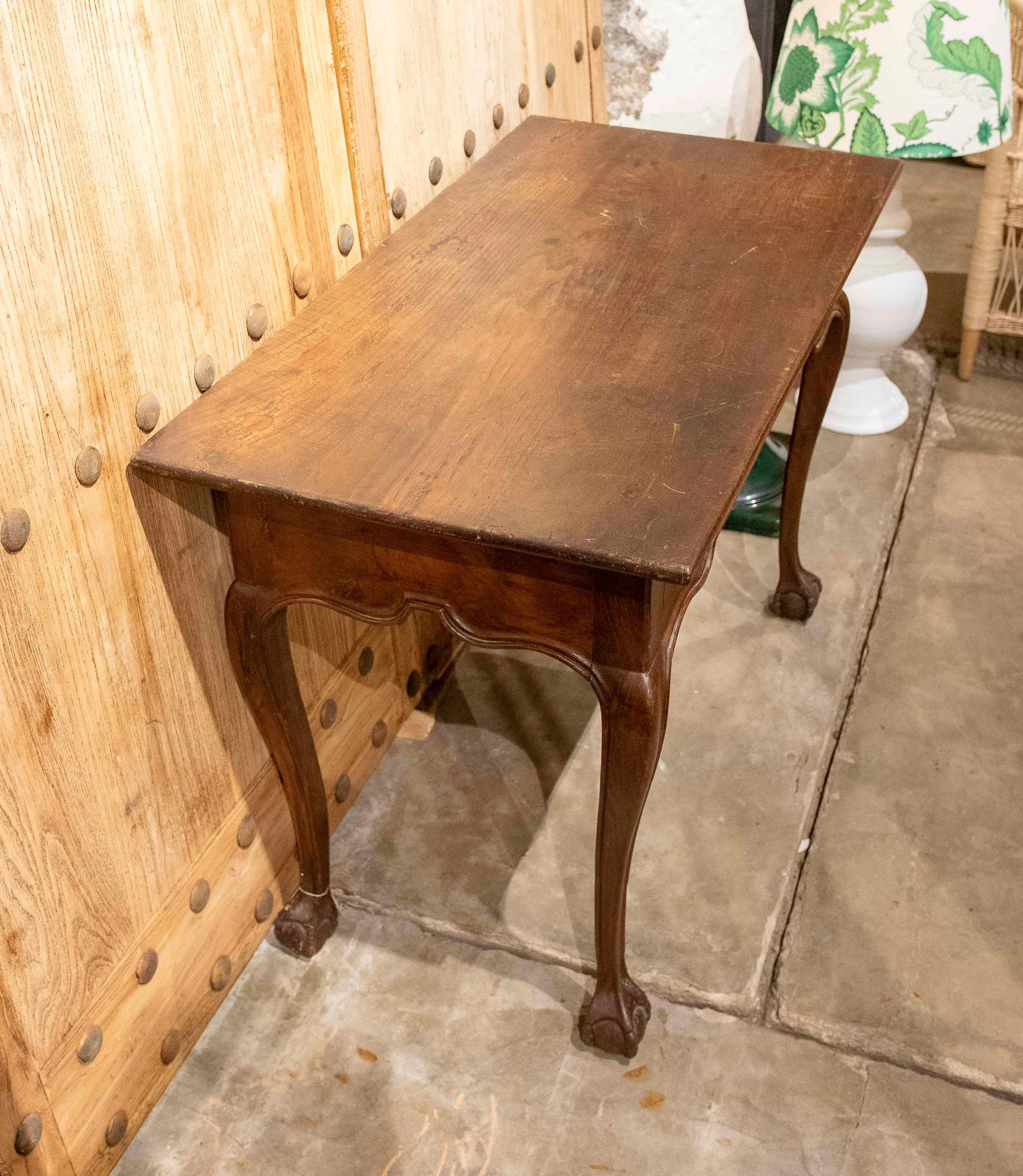 Legno Scrivania in legno degli anni '50 con piedi a zampa d'asino in vendita