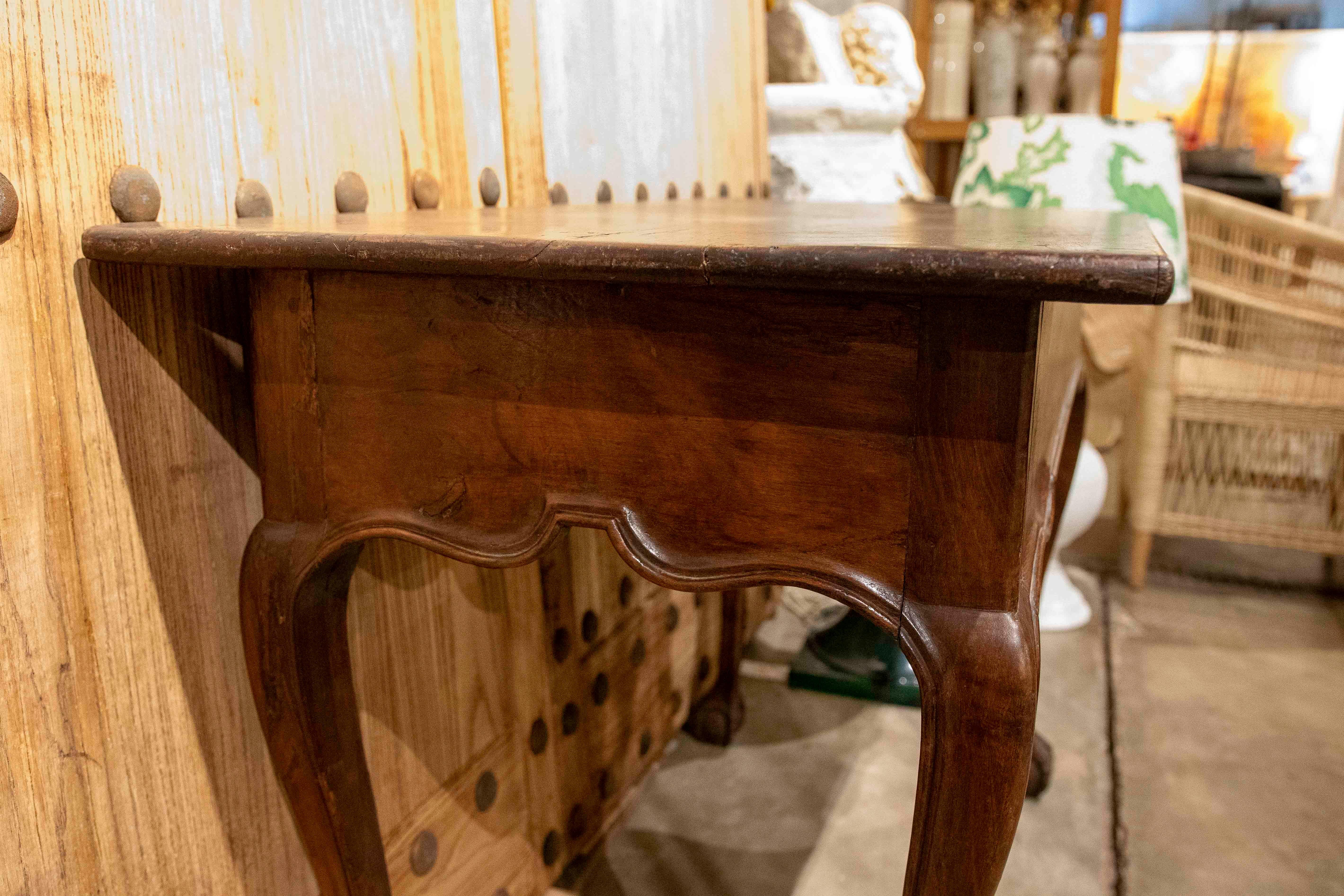 Scrivania in legno degli anni '50 con piedi a zampa d'asino in vendita 1