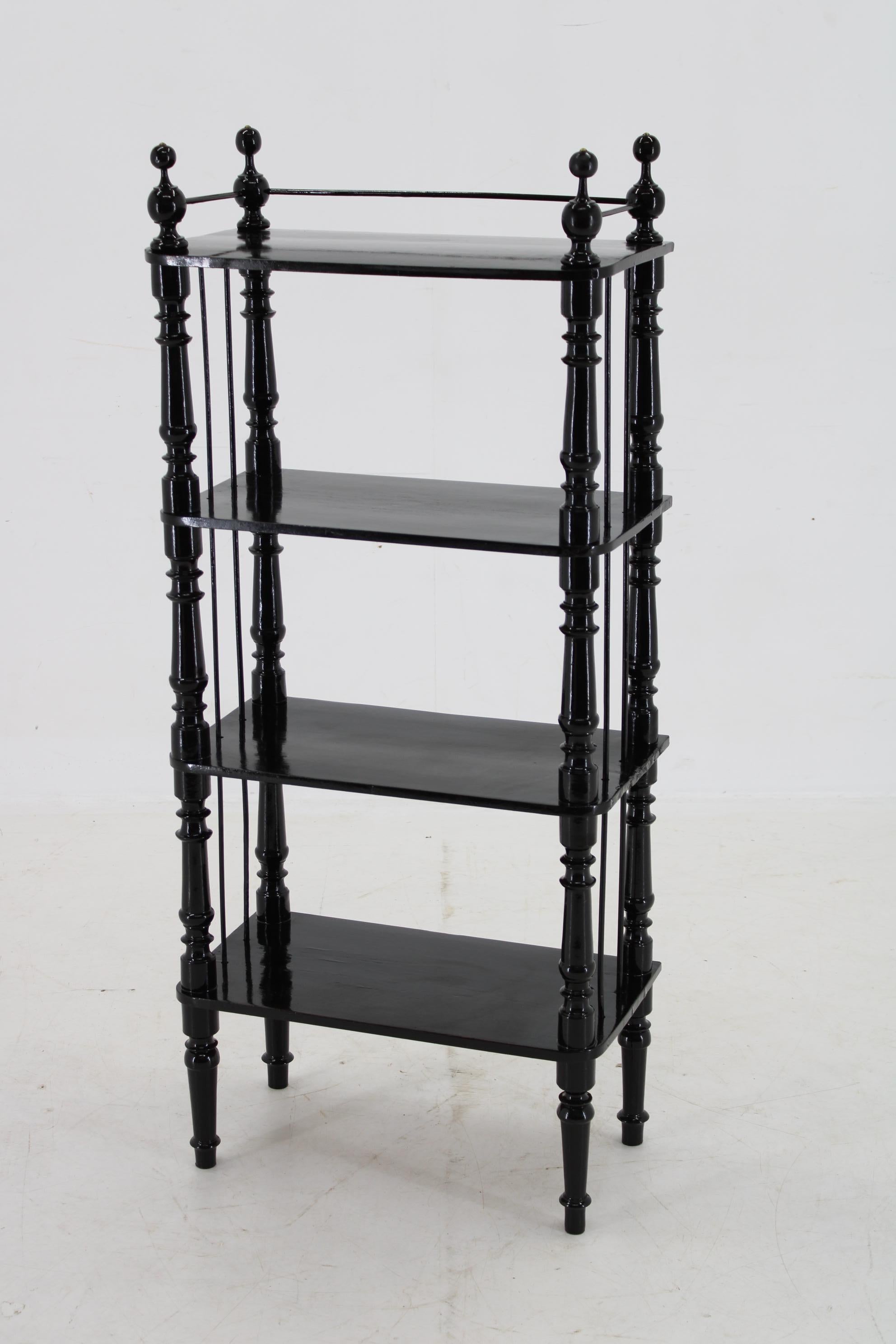 Etagere in legno degli anni '50, Cecoslovacchia In condizioni buone in vendita a Praha, CZ