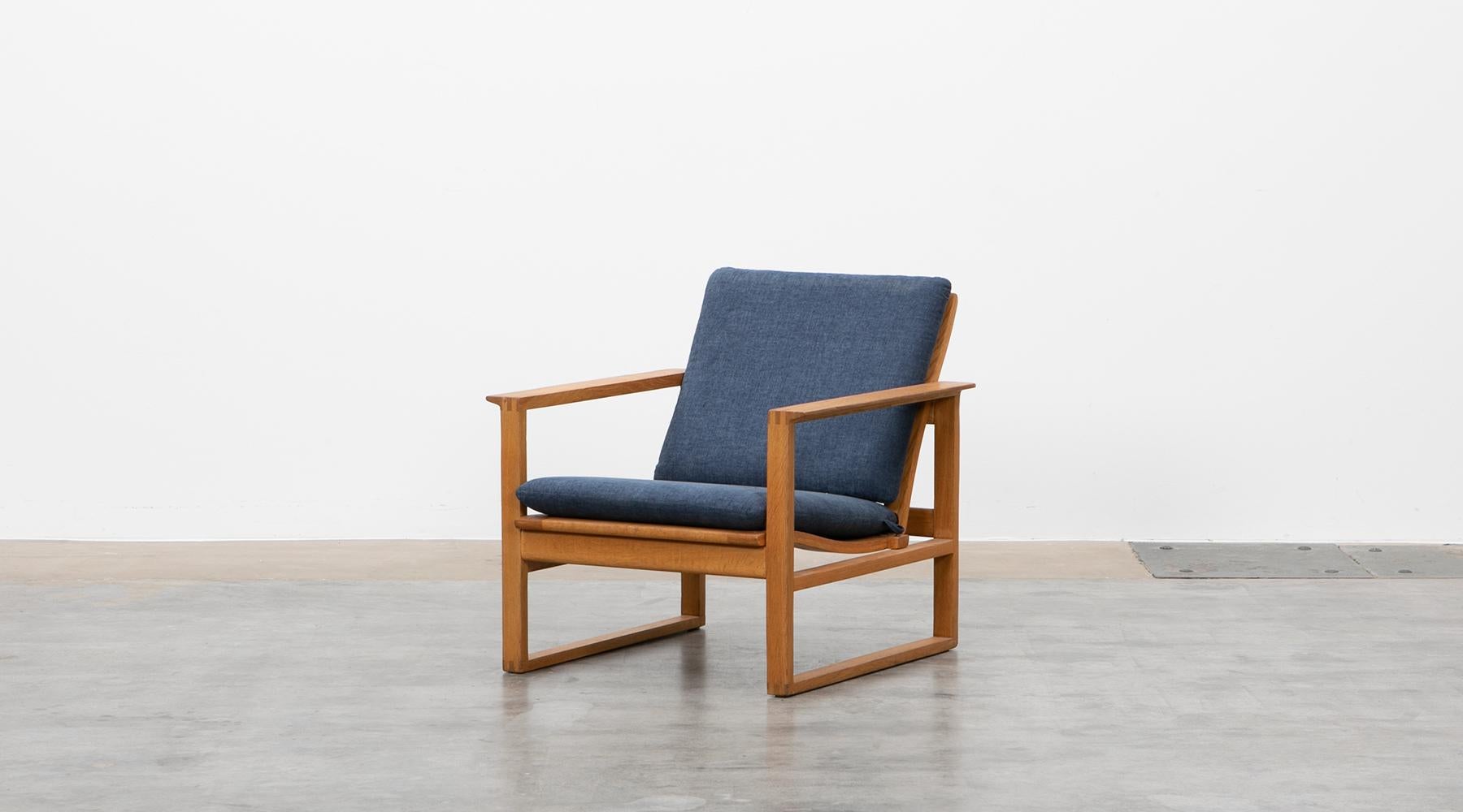 Danish 1950s Wooden Oak Pair of Børge Mogensen Lounge Chairs, New Upholstery