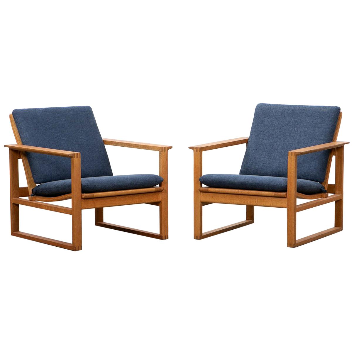 1950s Wooden Oak Pair of Børge Mogensen Lounge Chairs, New Upholstery